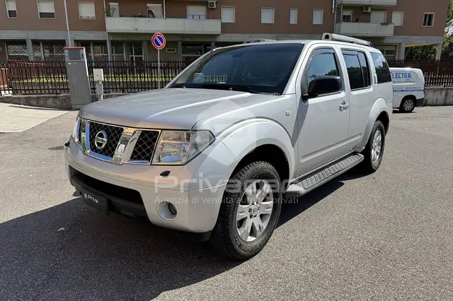 Nissan Pathfinder 2.5 dCi SE