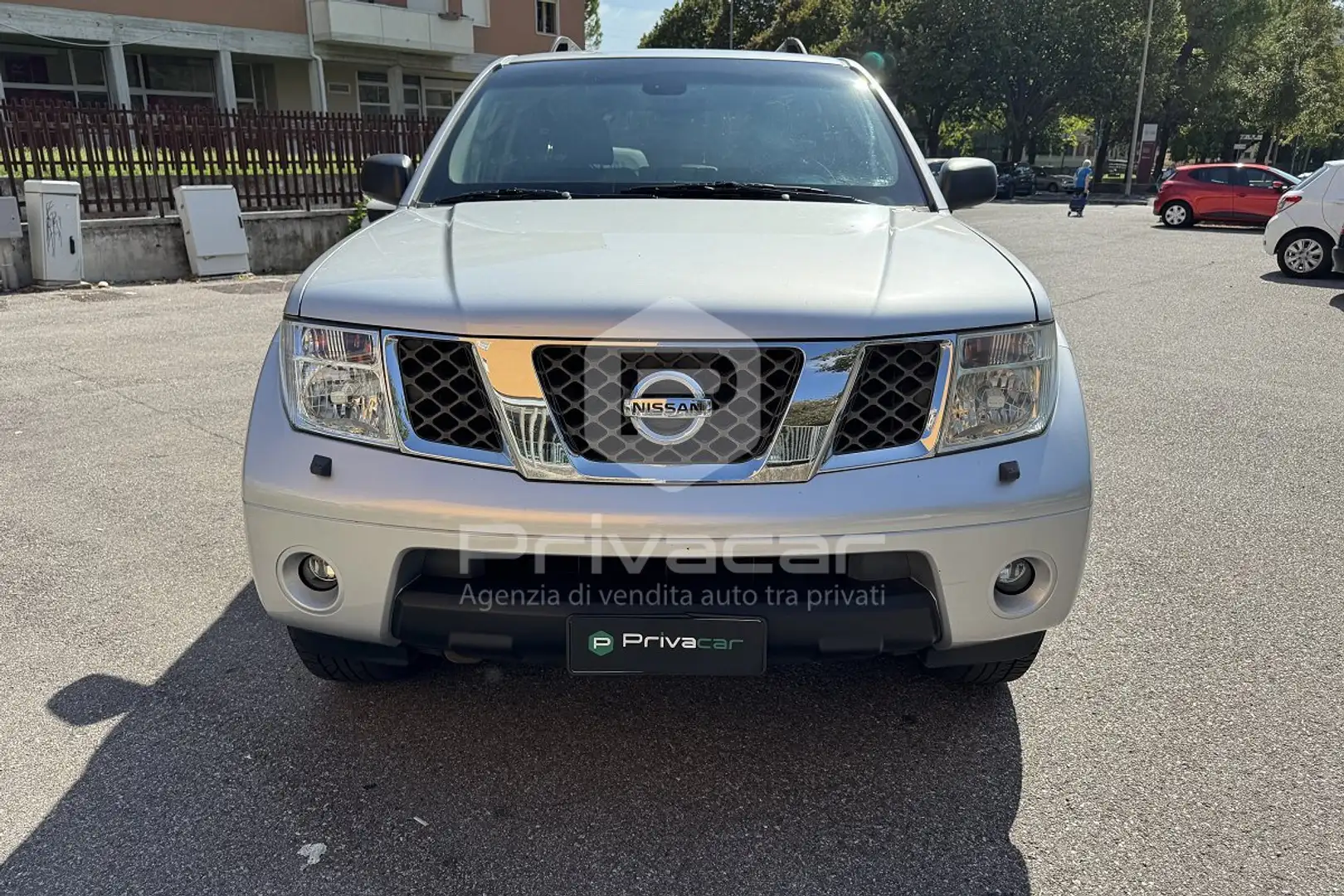Nissan Pathfinder 2.5 dCi SE Silber - 2