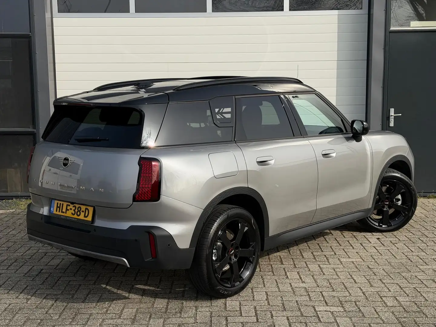 MINI Sonstige Mini Countryman (u25) 170pk Aut Classic M Pano 19" Grau - 2