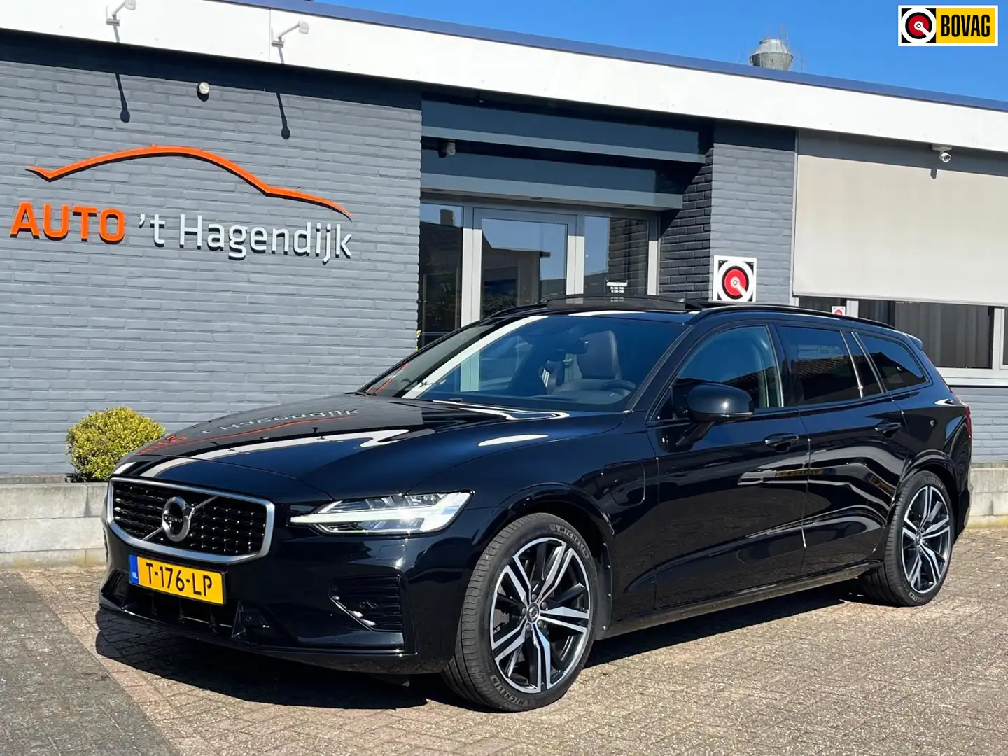 Volvo V60 2.0 T8 AWD R-design pano trekh 360 H&K Head-up Zwart - 1
