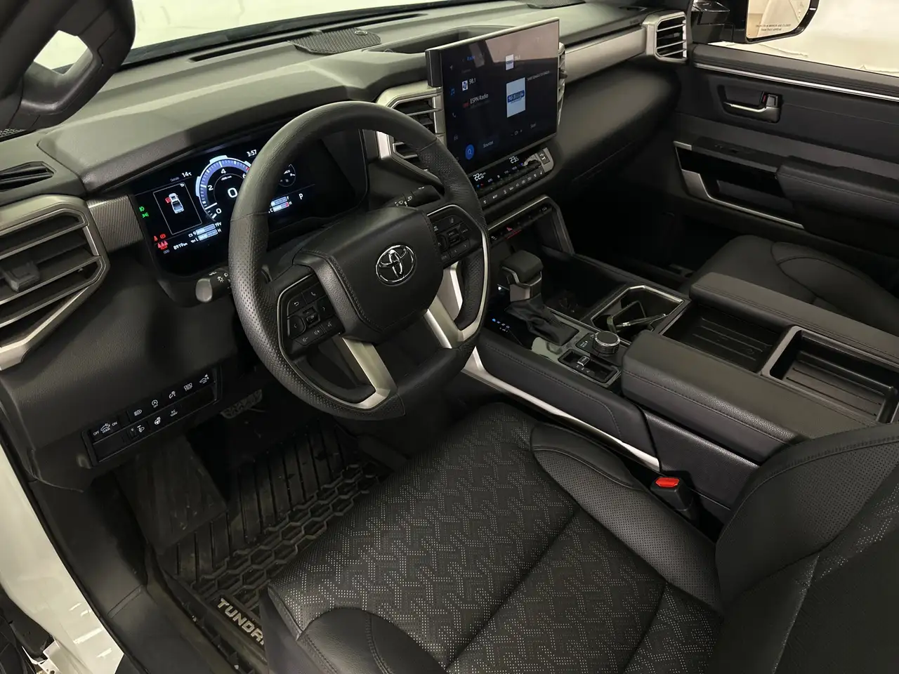 Toyota Tundra снимка Toyota Tundra