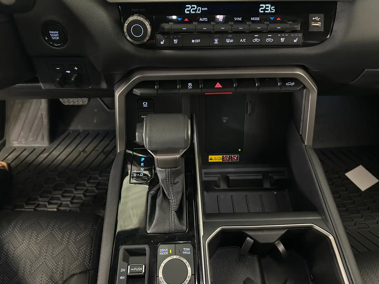Toyota Tundra снимка Toyota Tundra