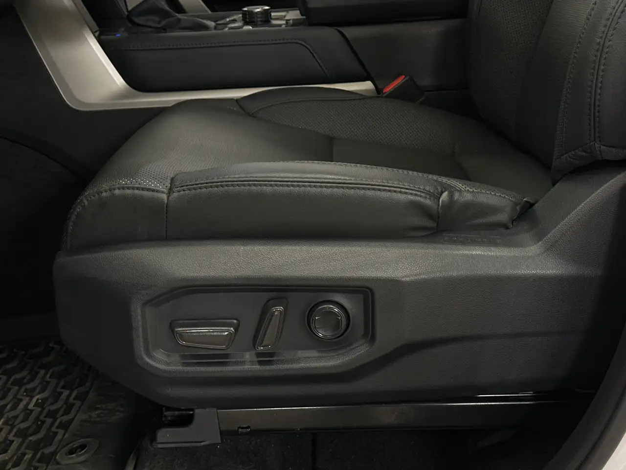 Toyota Tundra снимка Toyota Tundra