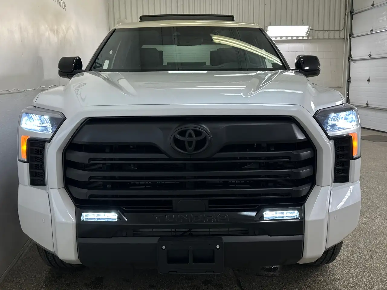 Toyota Tundra снимка Toyota Tundra