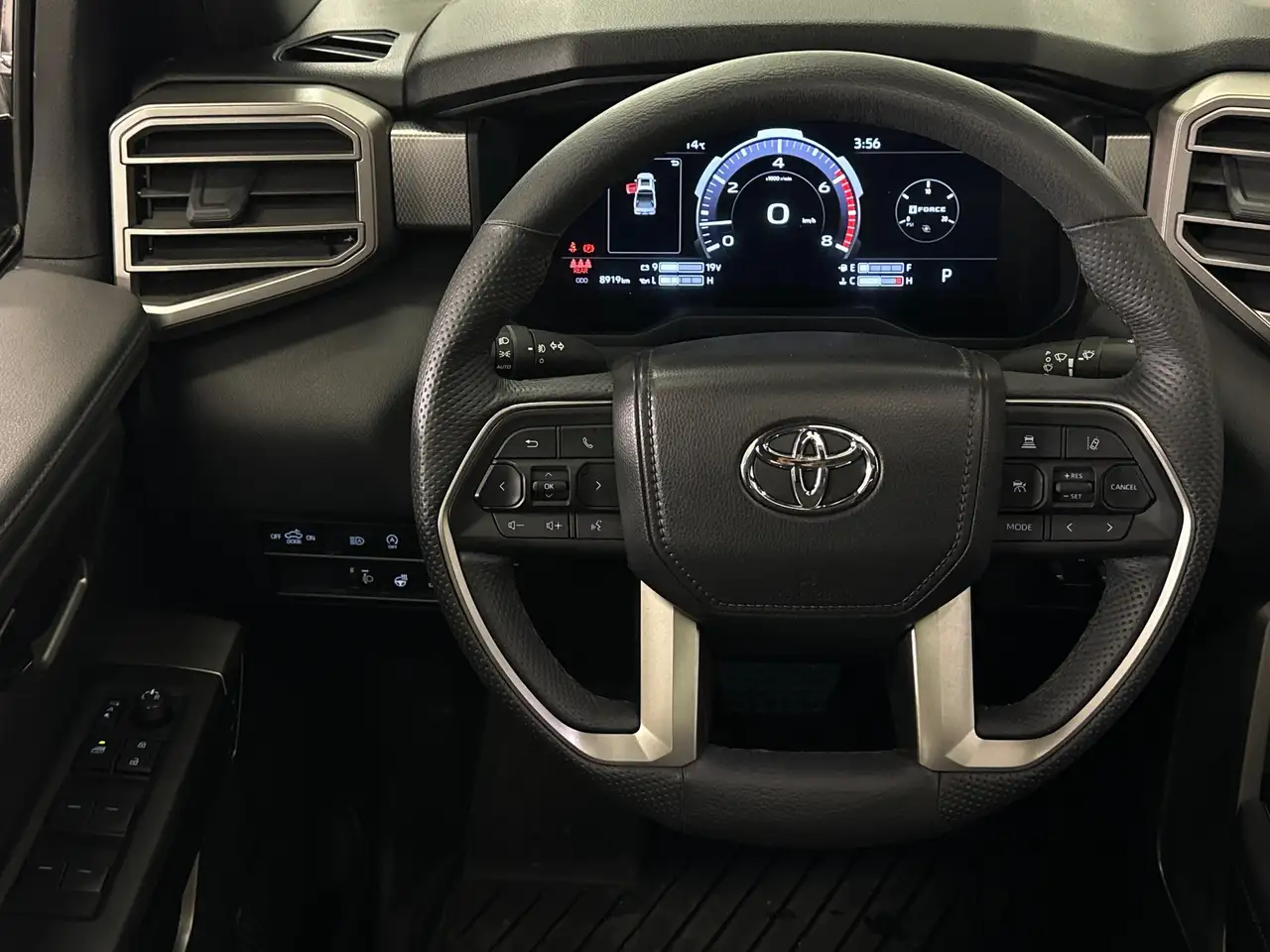 Toyota Tundra снимка Toyota Tundra