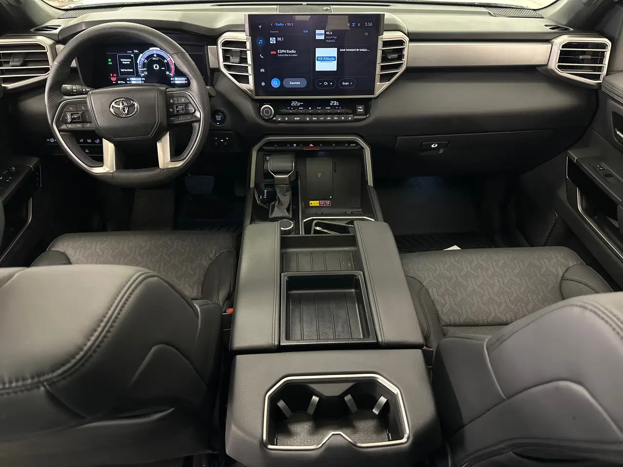 Toyota Tundra снимка Toyota Tundra