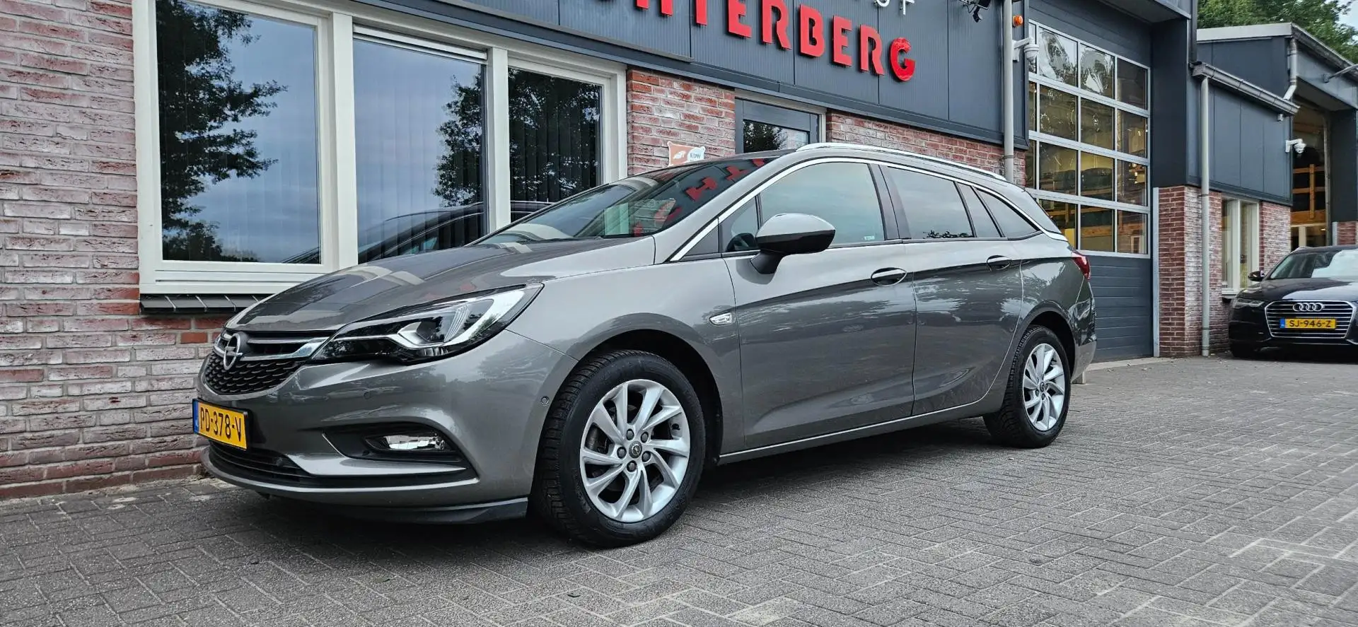 Opel Astra Sports Tourer 1.0 Innovation Trekhaak! LED! Camera Grijs - 1