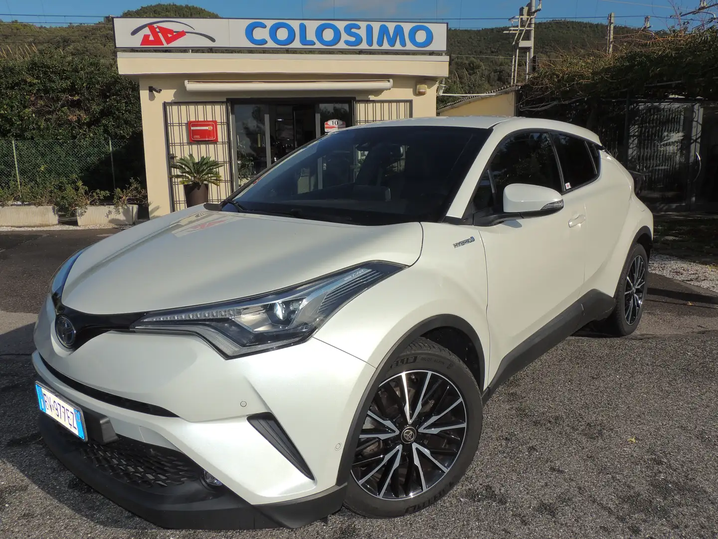 Toyota C-HR 1.8h Lounge 2wd e-cvt Bianco - 1