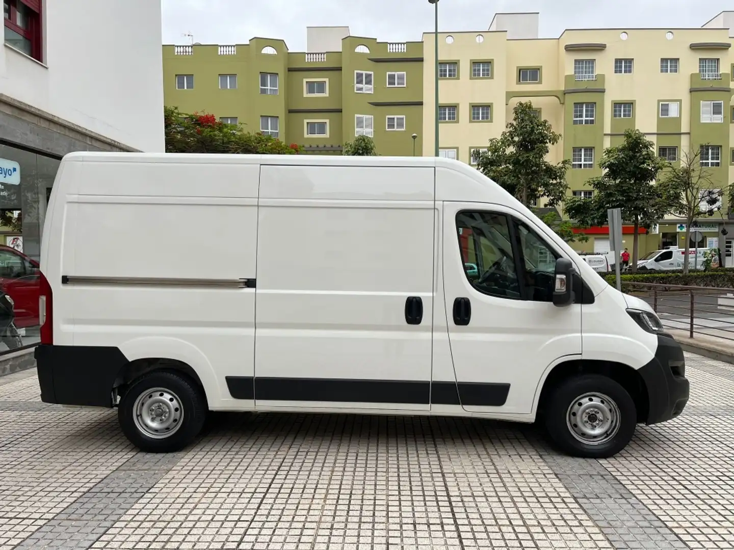 Peugeot Boxer PEUGEOT Industrial  Manual de 5 Puertas Blanco - 2