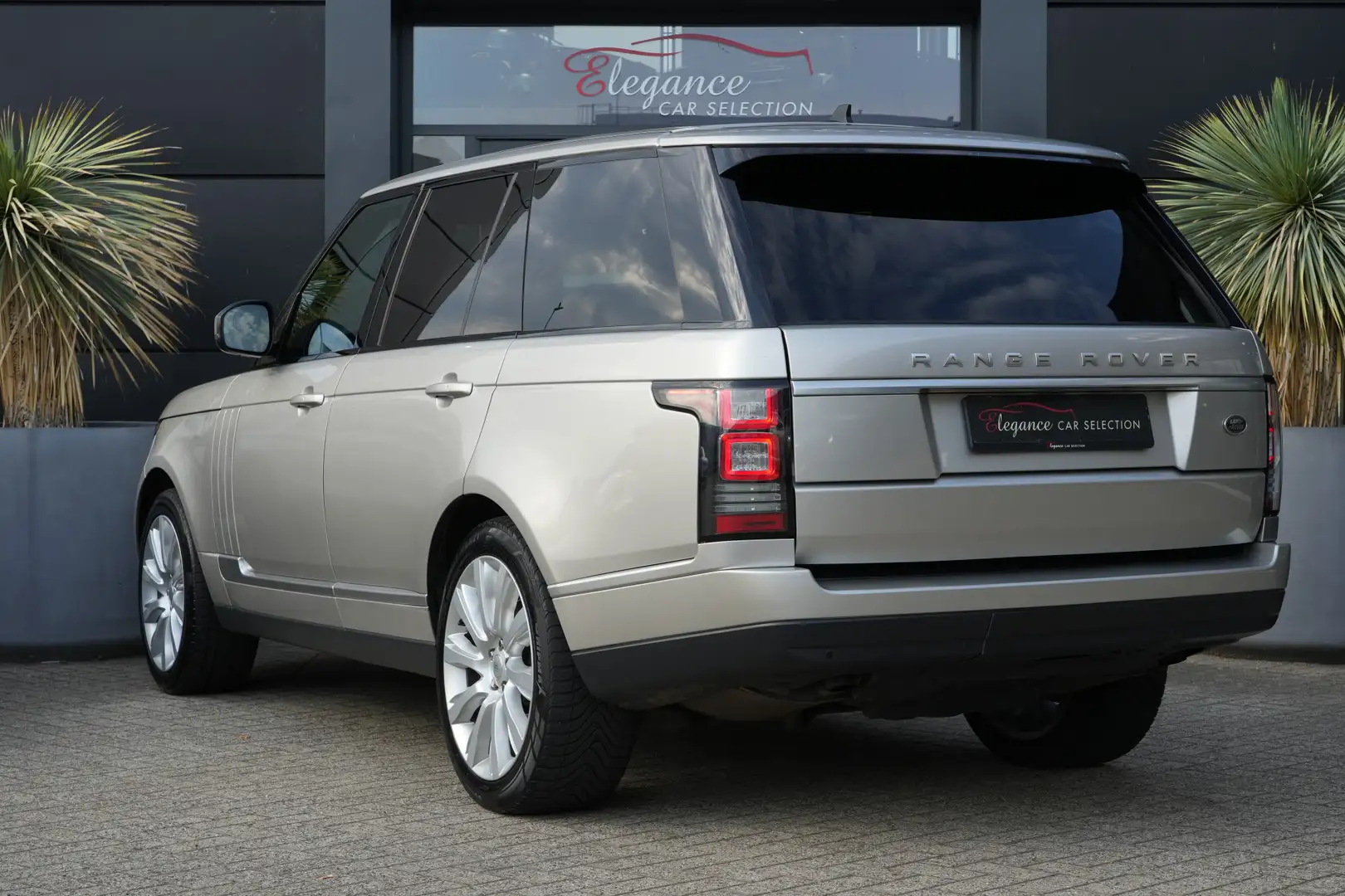 Land Rover Range Rover 3.0 TDV6 Vogue 259pk Navigatie/Stoelverwarming/Mer Beige - 2