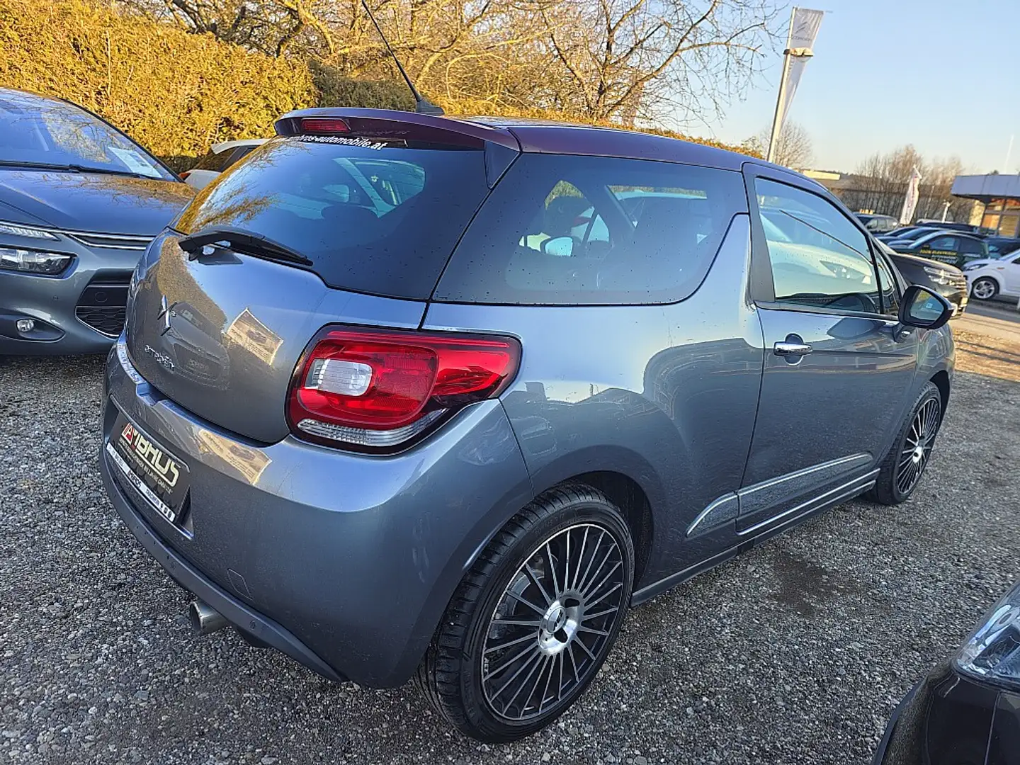 Citroen DS3 1,6 16V VTi So Chic Airdream Grau - 2