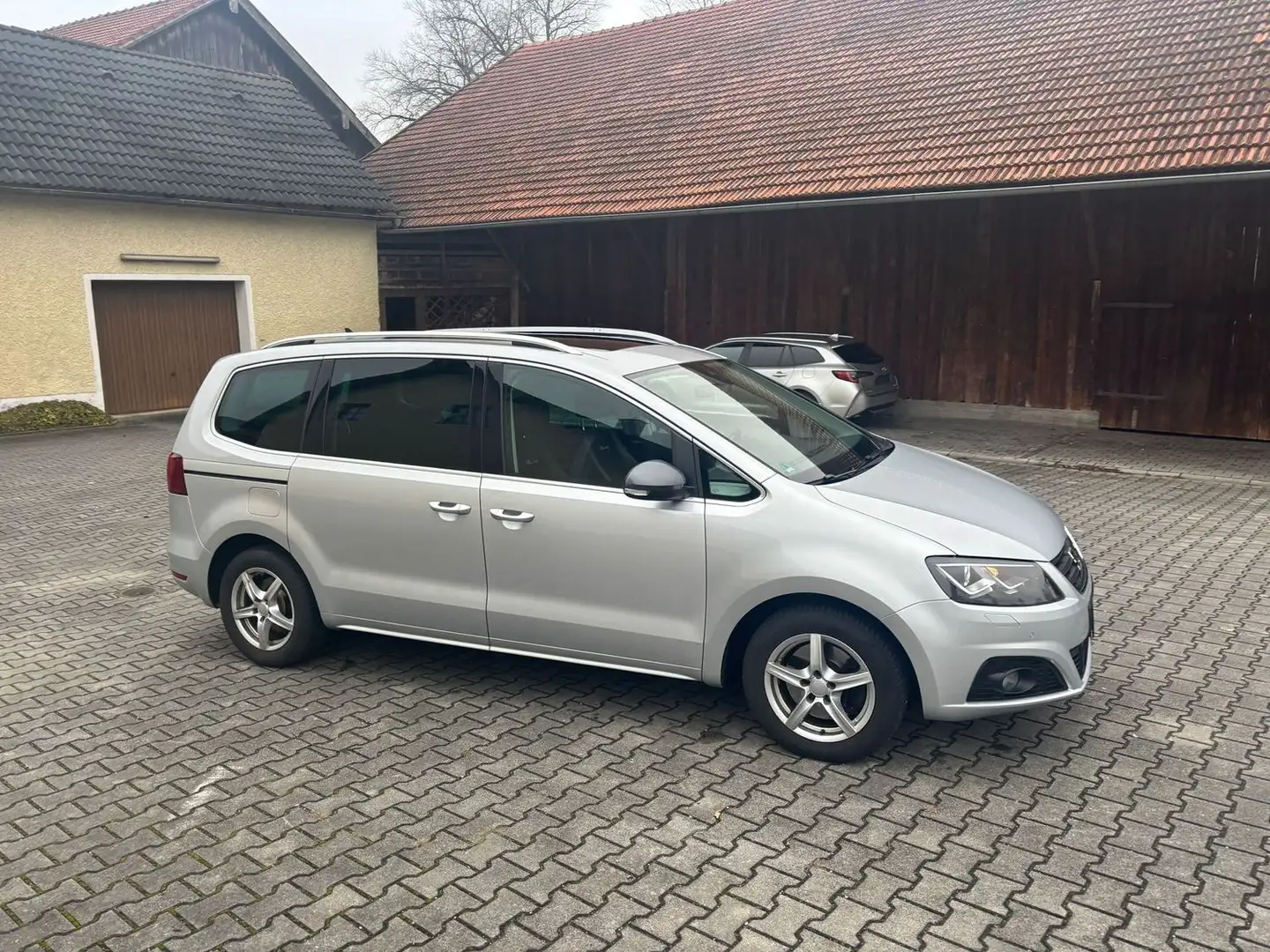 SEAT Alhambra FR-Line++Automatik,Pano,7-Sitzer++ Silber - 1