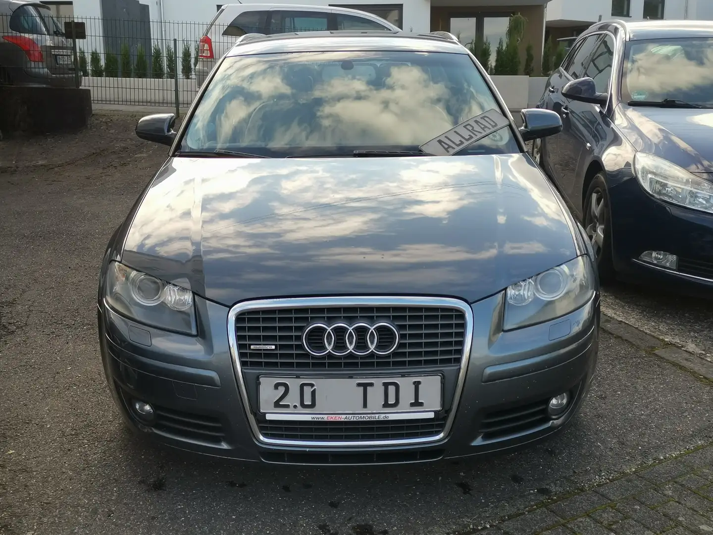 Audi A3 2.0 TDI Sportback quattro 170 PS Navi Xenon Grau - 2