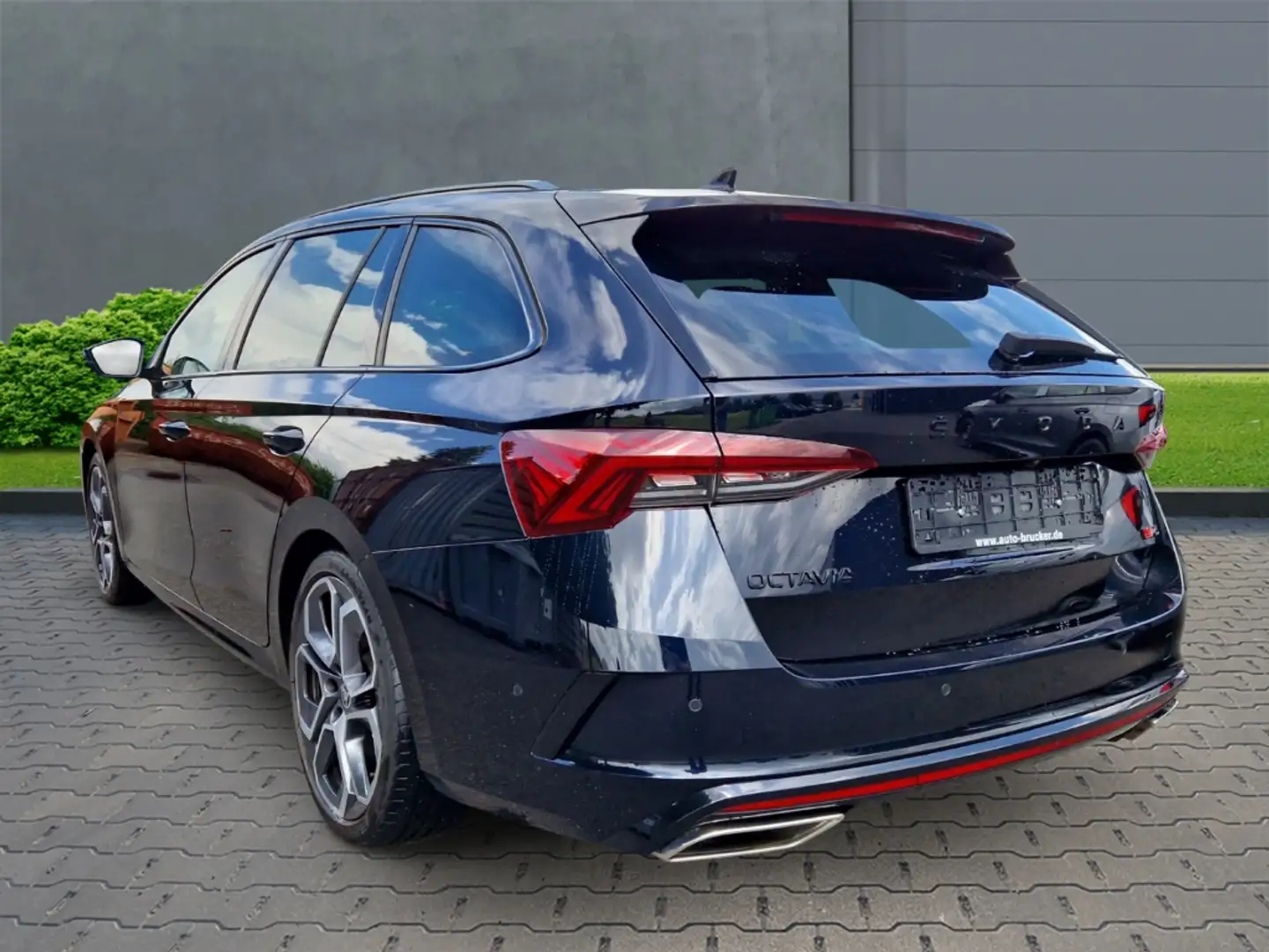 Skoda Octavia Combi RS First Edition 2.0 TSI+Standheizung+ AHK Czarny - 2