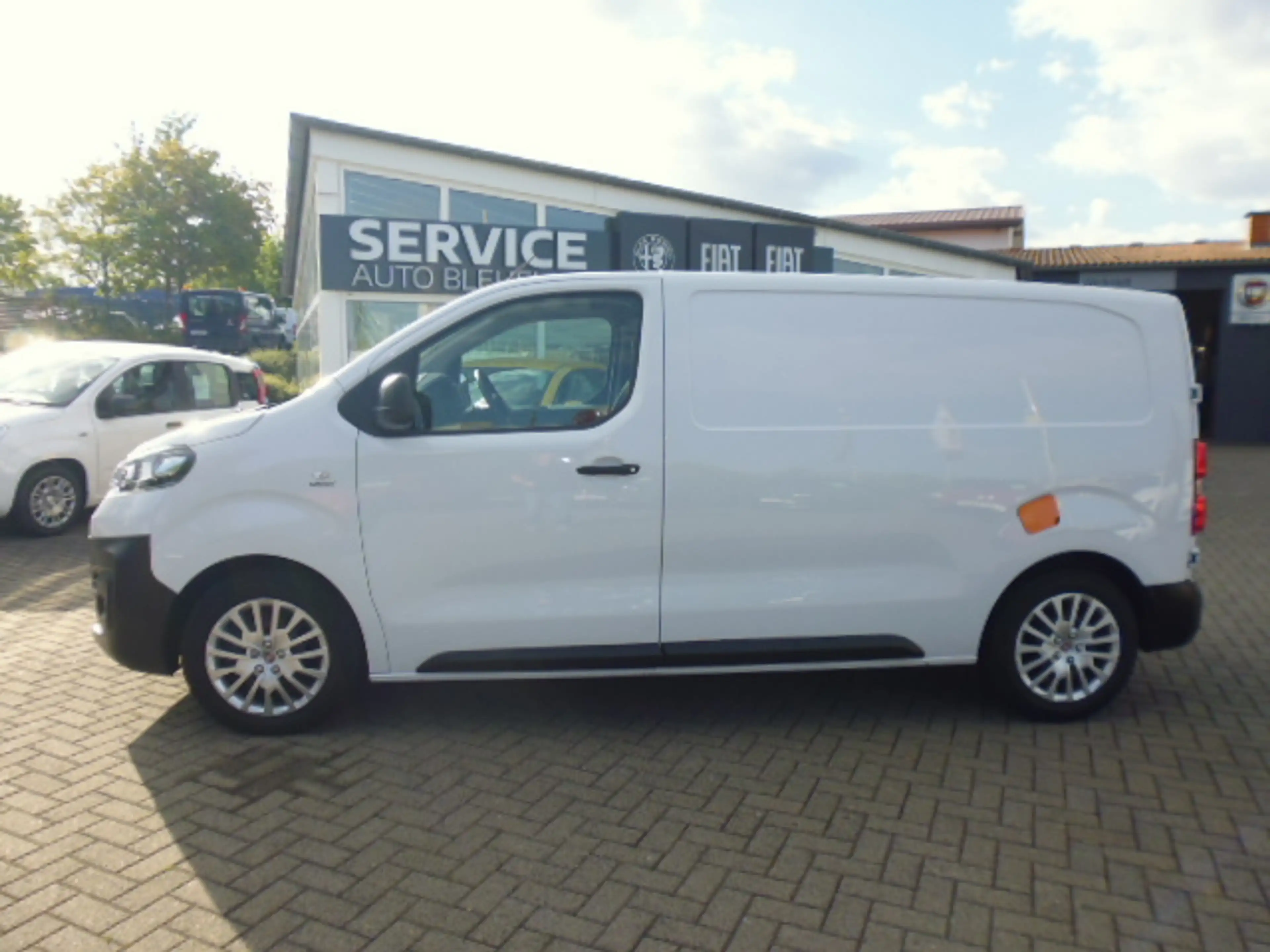 Fiat Scudo L2 SX mit Grip Control, Moduwork Funktion, DAB, NAV 7", Kamera hinten, netto 17.395,00 €