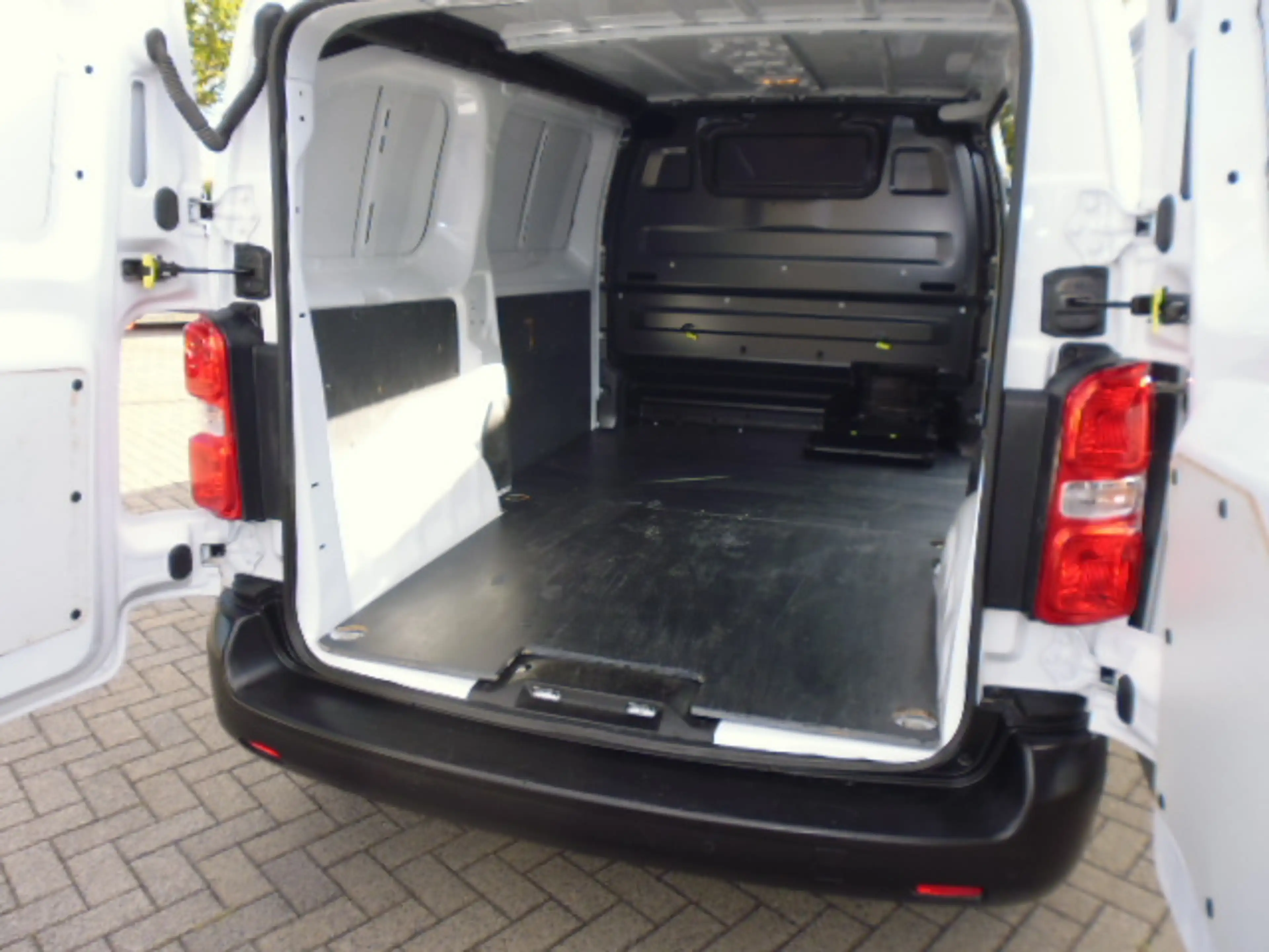 Fiat Scudo L2 SX mit Grip Control, Moduwork Funktion, DAB, NAV 7", Kamera hinten, netto 17.395,00 € — photo 8