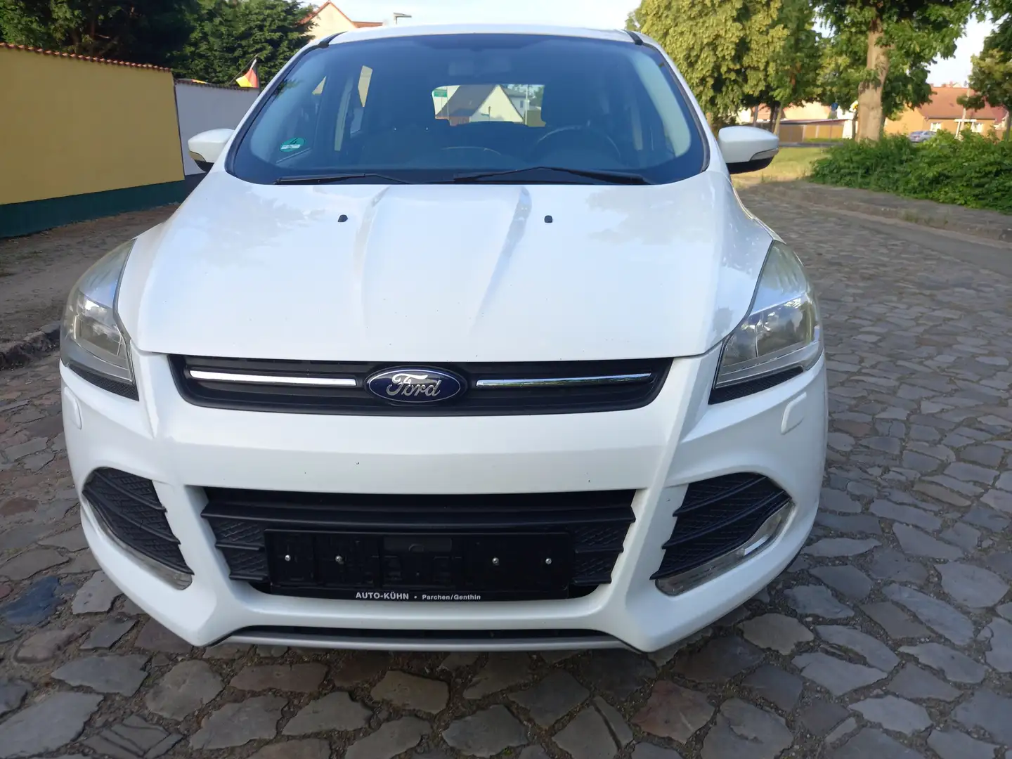 Ford Kuga 1.6 EcoBoost 2x4, AZV, Tempomat, Weiß - 2