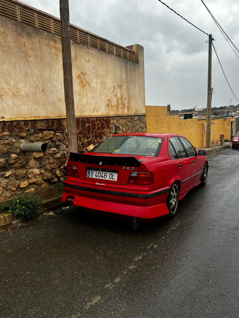 BMW 320 320i - 2