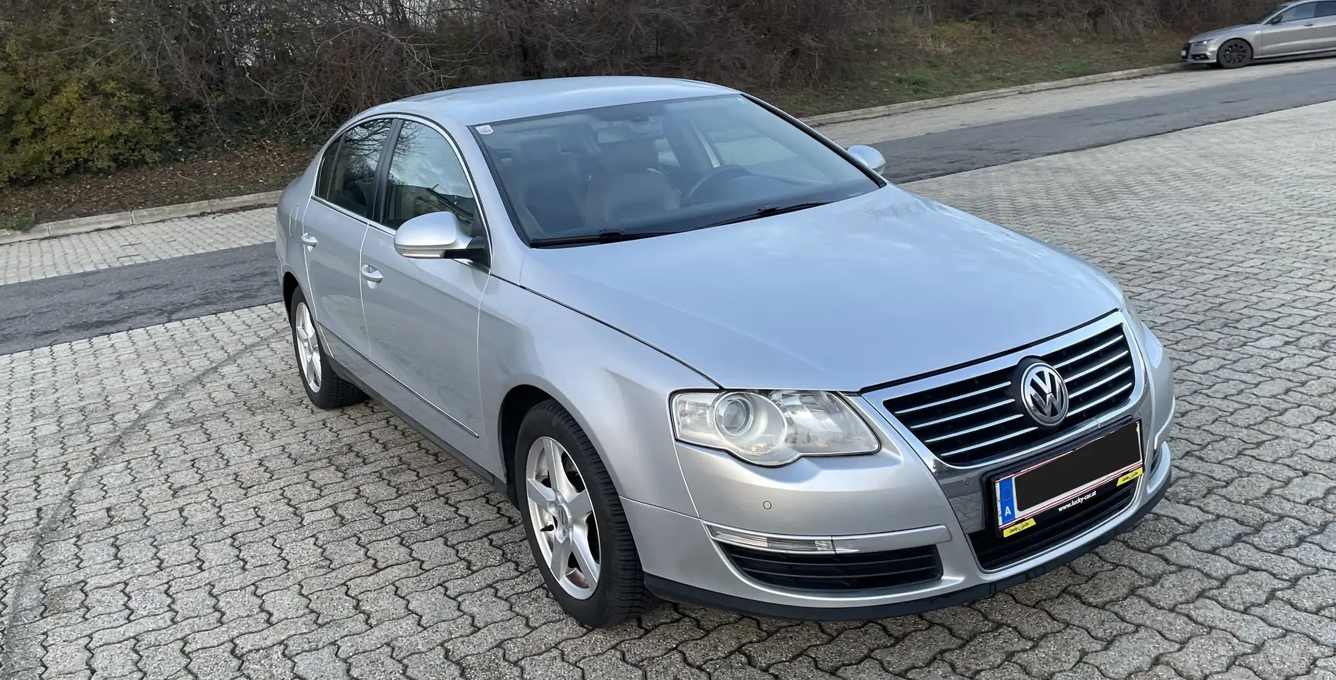 Volkswagen Passat Highline 2,0 TDI DPF DSG Automatik Silber - 2