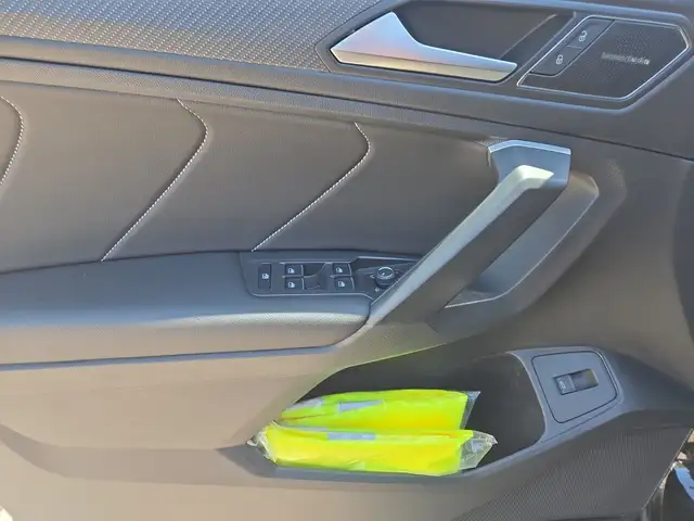 Volkswagen Tiguan Allspace view 11
