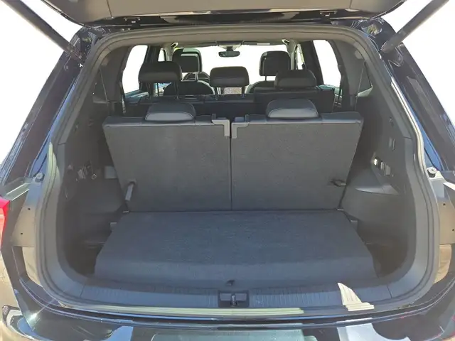 Volkswagen Tiguan Allspace view 14