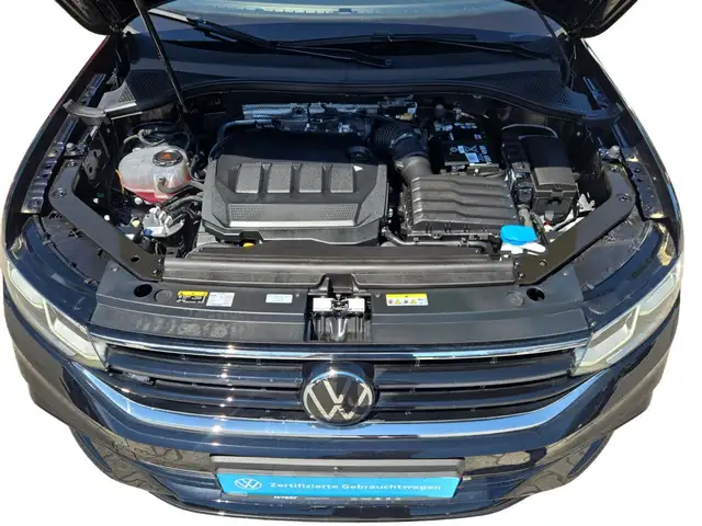 Volkswagen Tiguan Allspace view 12