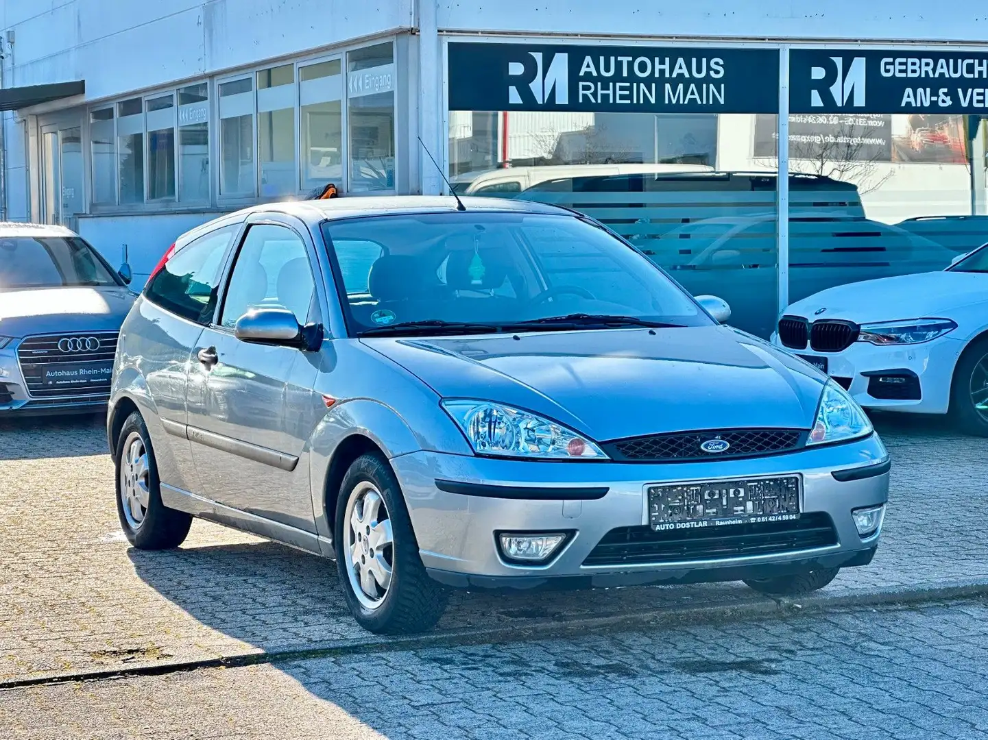 Ford Focus 1.6 Automatik Grau - 1