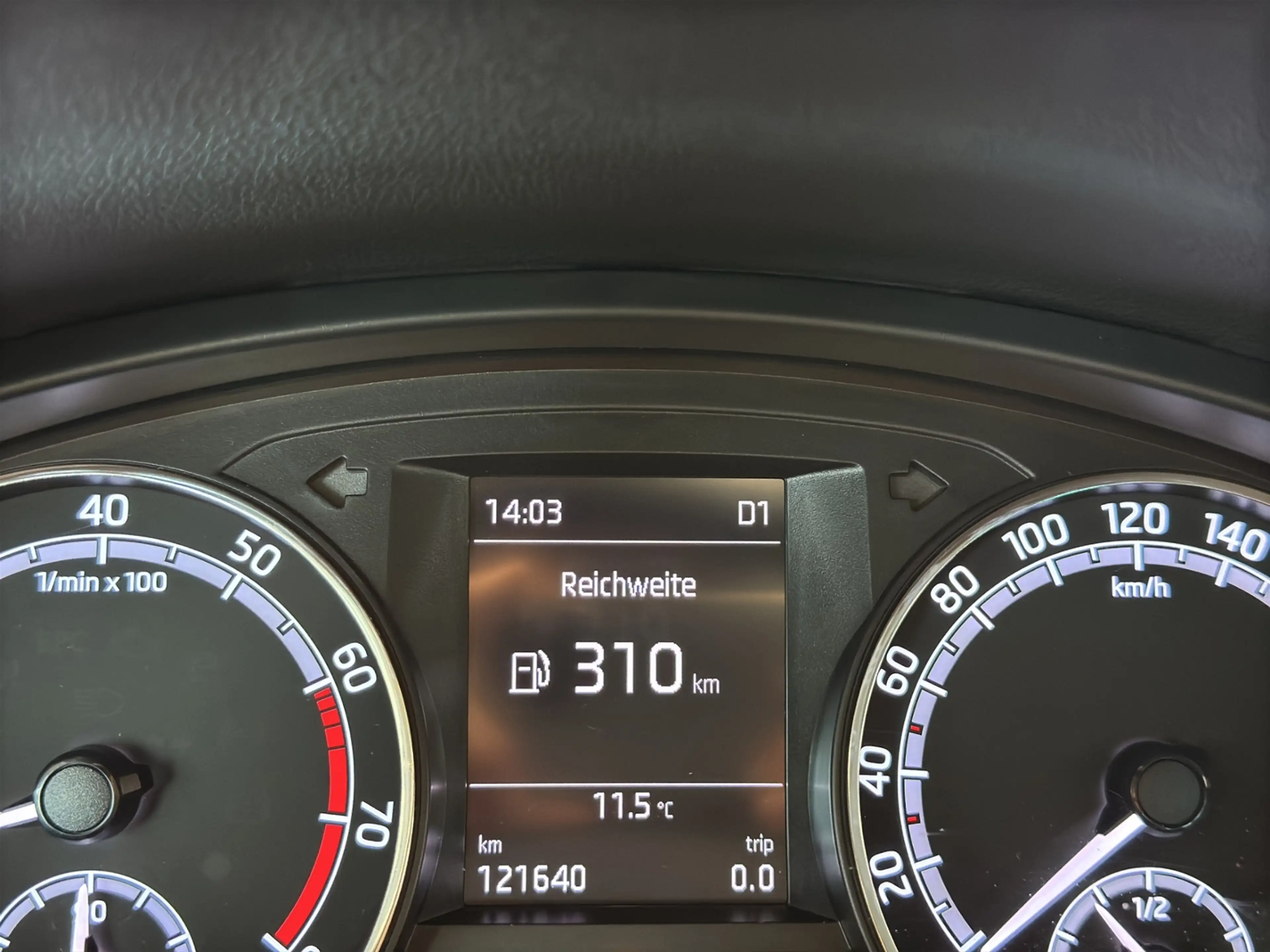 Skoda Rapid/Spaceback Spaceback Clever 1.4TSI DSG *MfL*SHZ*PDC* — photo 10