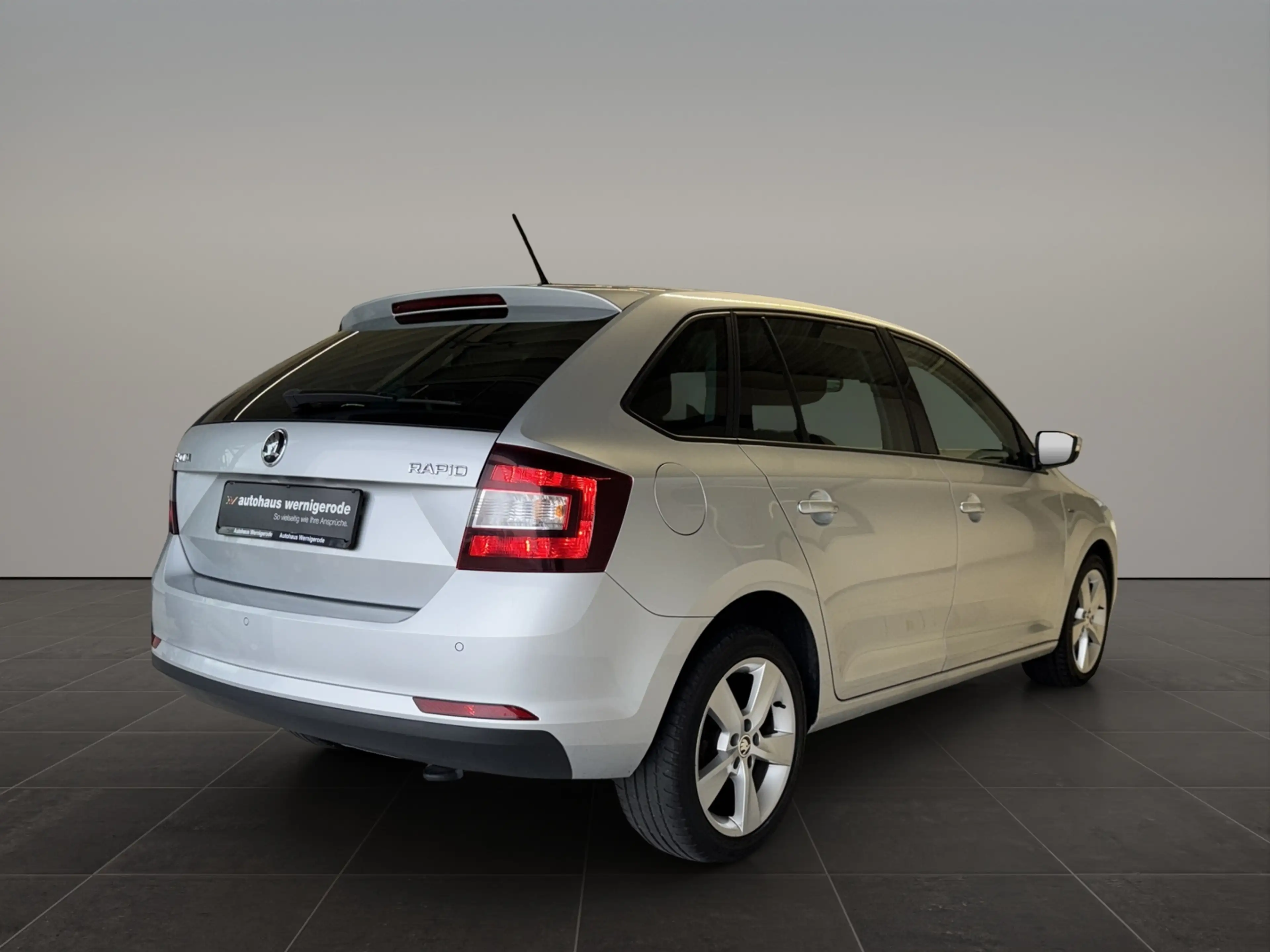 Skoda Rapid/Spaceback Spaceback Clever 1.4TSI DSG *MfL*SHZ*PDC* — photo 7