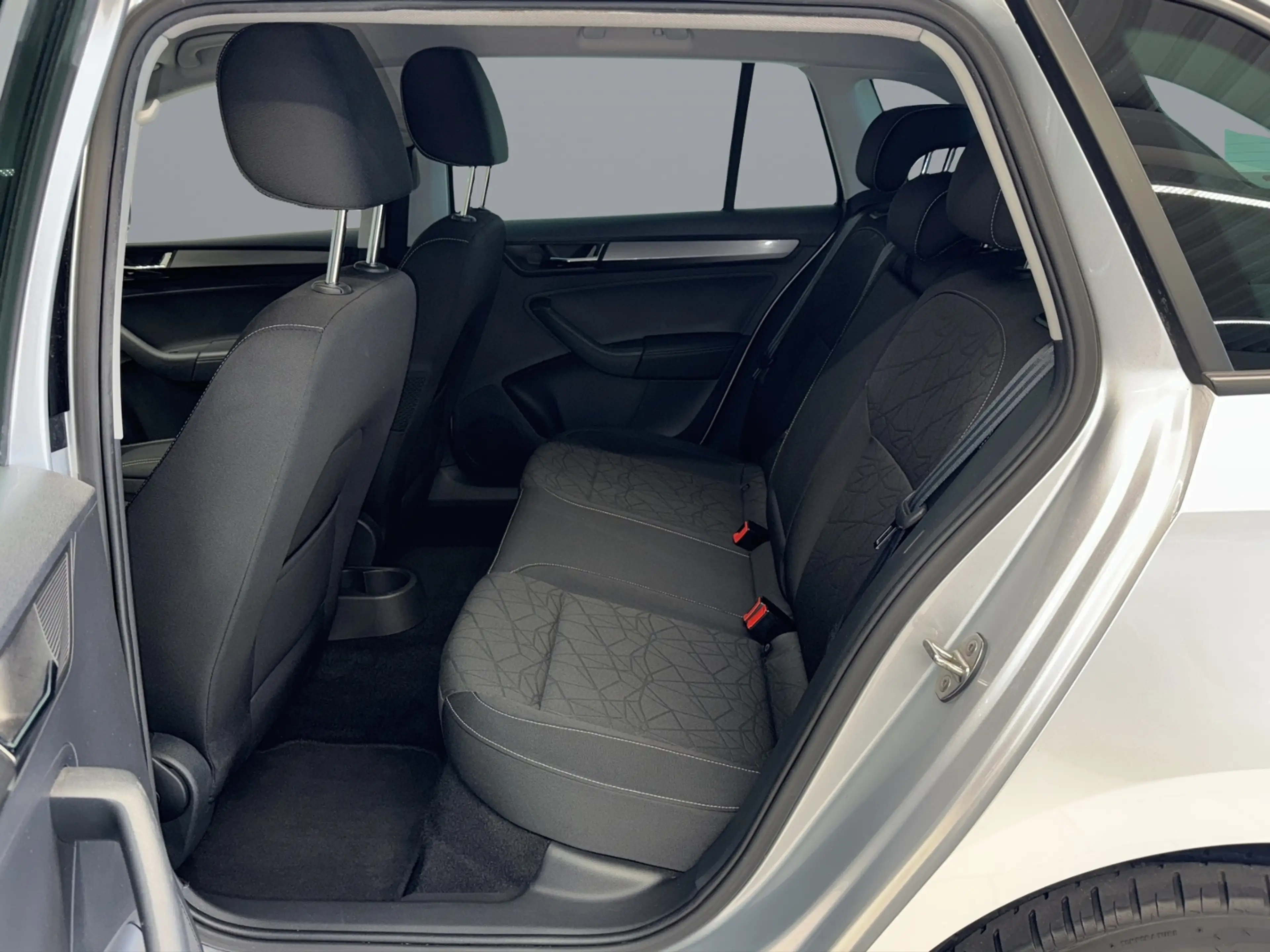 Skoda Rapid/Spaceback Spaceback Clever 1.4TSI DSG *MfL*SHZ*PDC* — photo 13