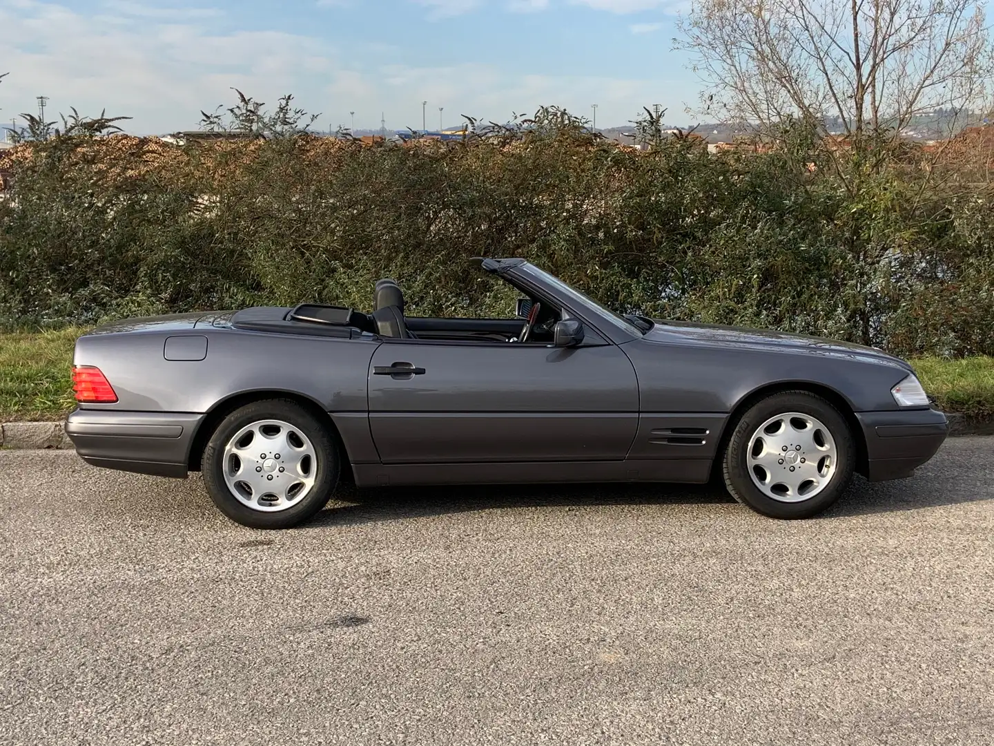 Mercedes-Benz SL 320 R129 mit 69.000 Km, 2. Besitz, volle History, Top! Šedá - 2