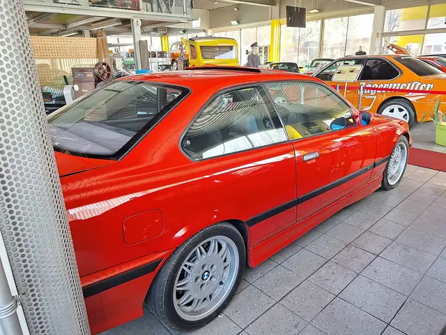 BMW M3 view 9