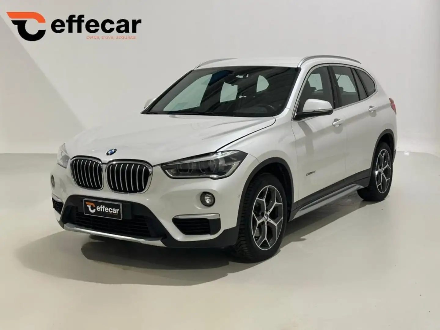 BMW X1 xDrive18d xLine Blanc - 1