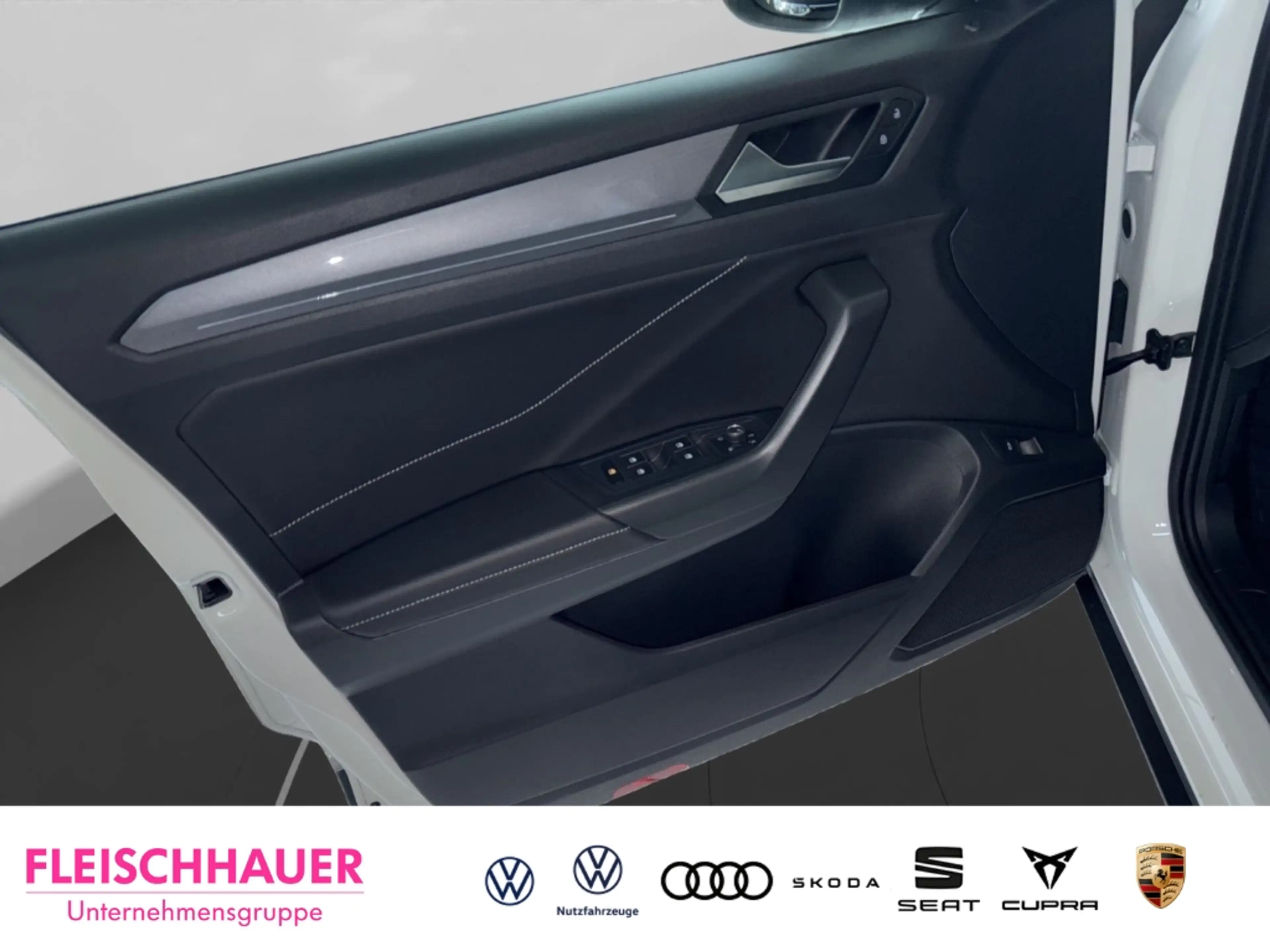 Volkswagen T-Roc Style 1.5 TSI LED+ACC+PANO+NAVI+RFK+BUSINESS+SHZ+D — photo 8