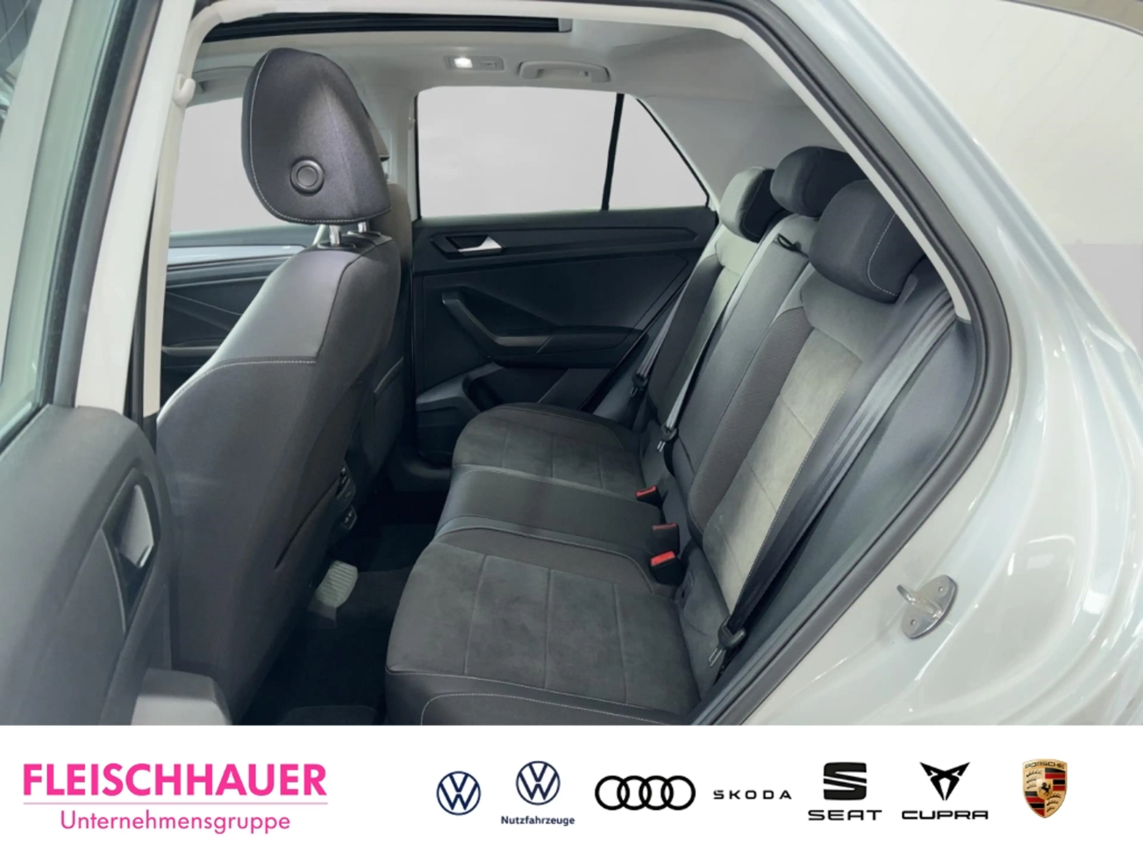 Volkswagen T-Roc Style 1.5 TSI LED+ACC+PANO+NAVI+RFK+BUSINESS+SHZ+D — photo 10