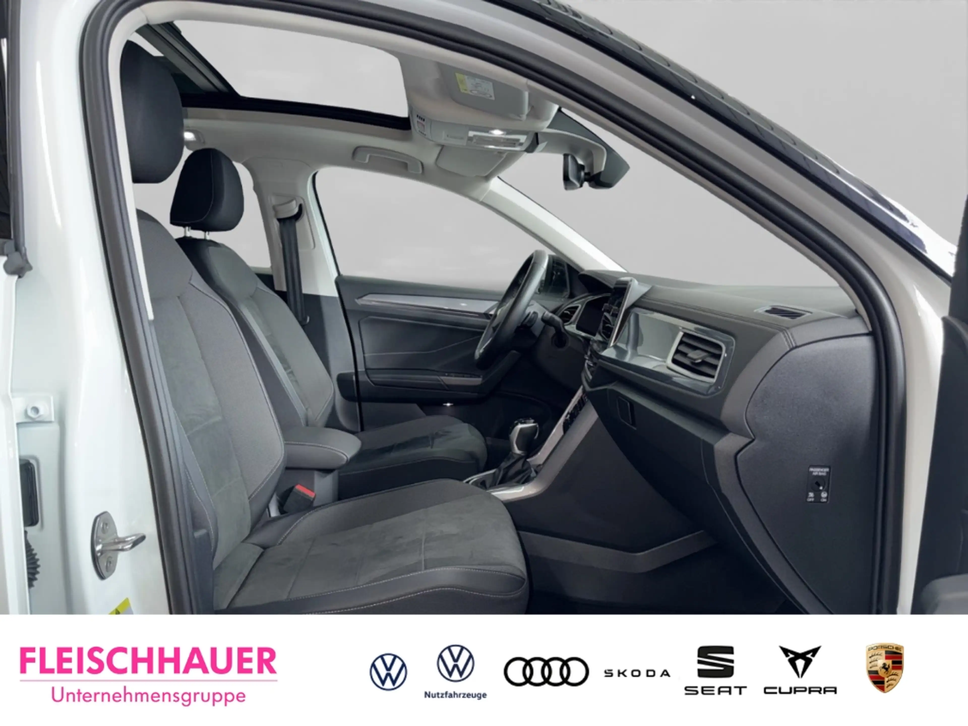 Volkswagen T-Roc Style 1.5 TSI LED+ACC+PANO+NAVI+RFK+BUSINESS+SHZ+D — photo 17