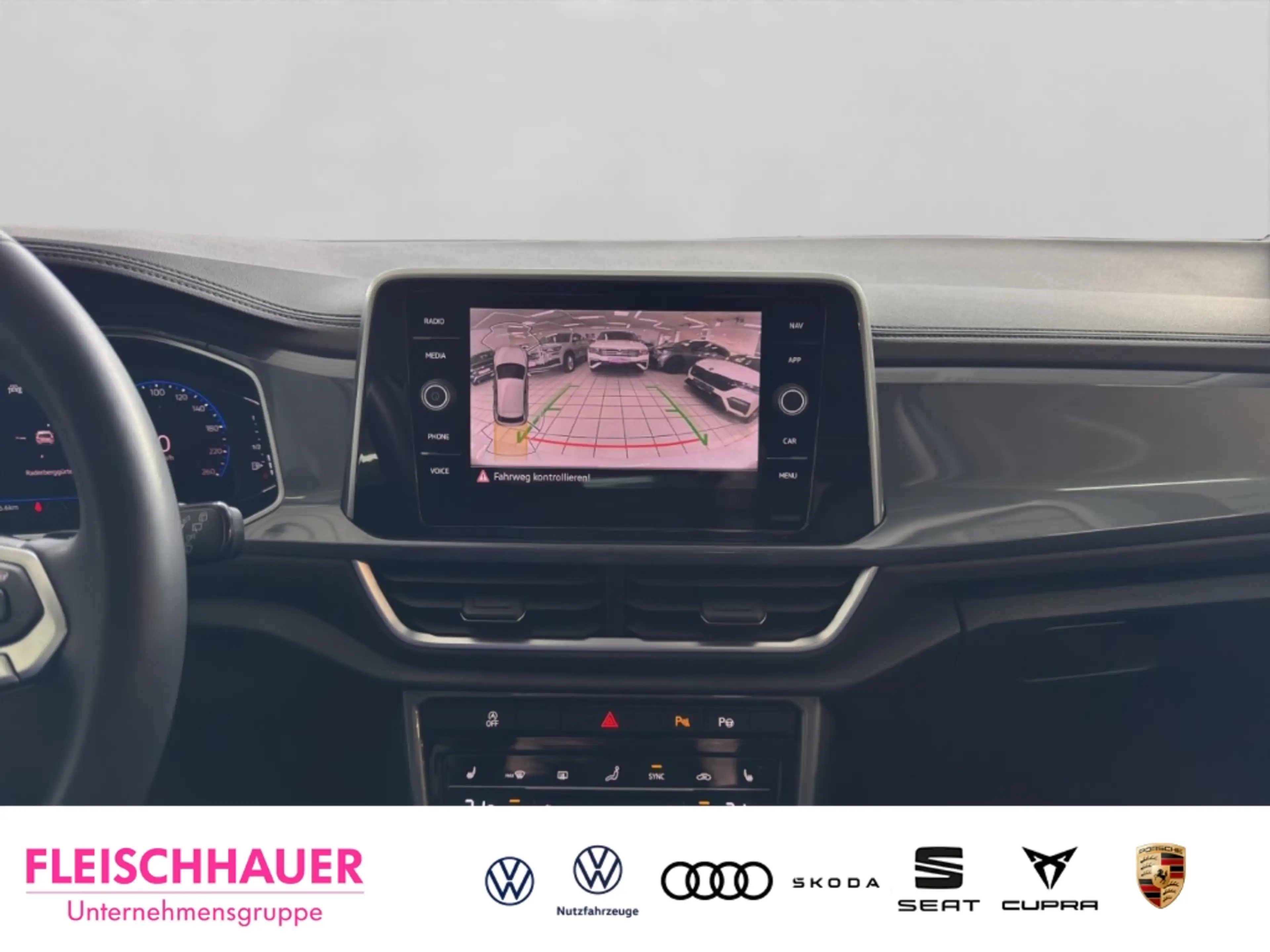 Volkswagen T-Roc Style 1.5 TSI LED+ACC+PANO+NAVI+RFK+BUSINESS+SHZ+D — photo 15