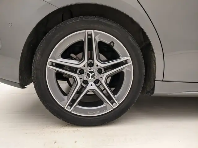 Mercedes-Benz B-Class view 9