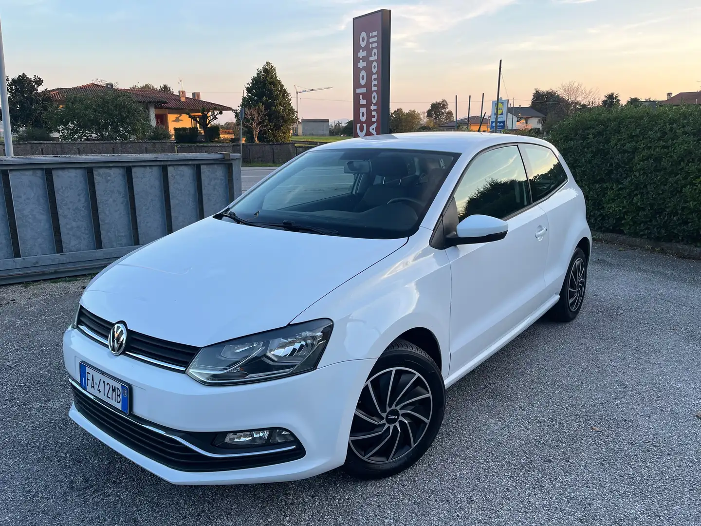 Volkswagen Polo Polo V 2015 3p 1.2 tsi bm Comfortline Ok Neopaten Blanc - 1
