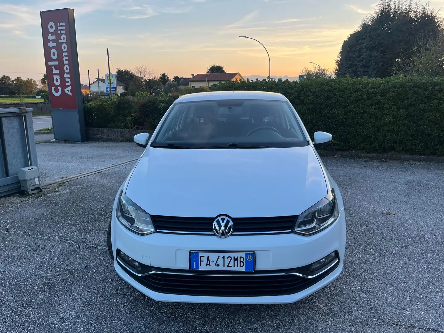 Volkswagen Polo Polo V 2015 3p 1.2 tsi bm Comfortline Ok Neopaten Blanc - 2