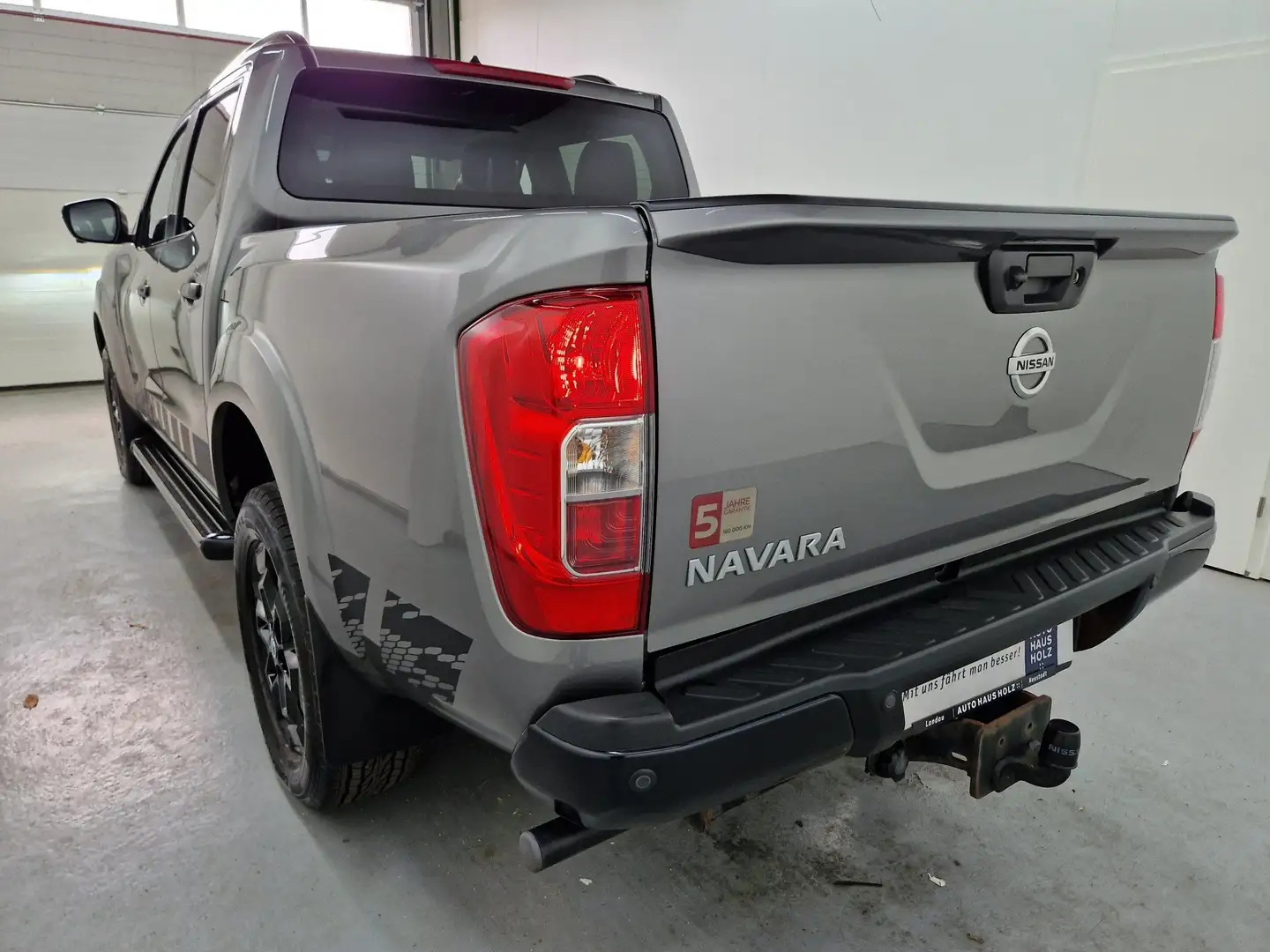 Nissan Navara DoKa 2.3 dCi N-Guard 4x4 Automatik Grau - 2
