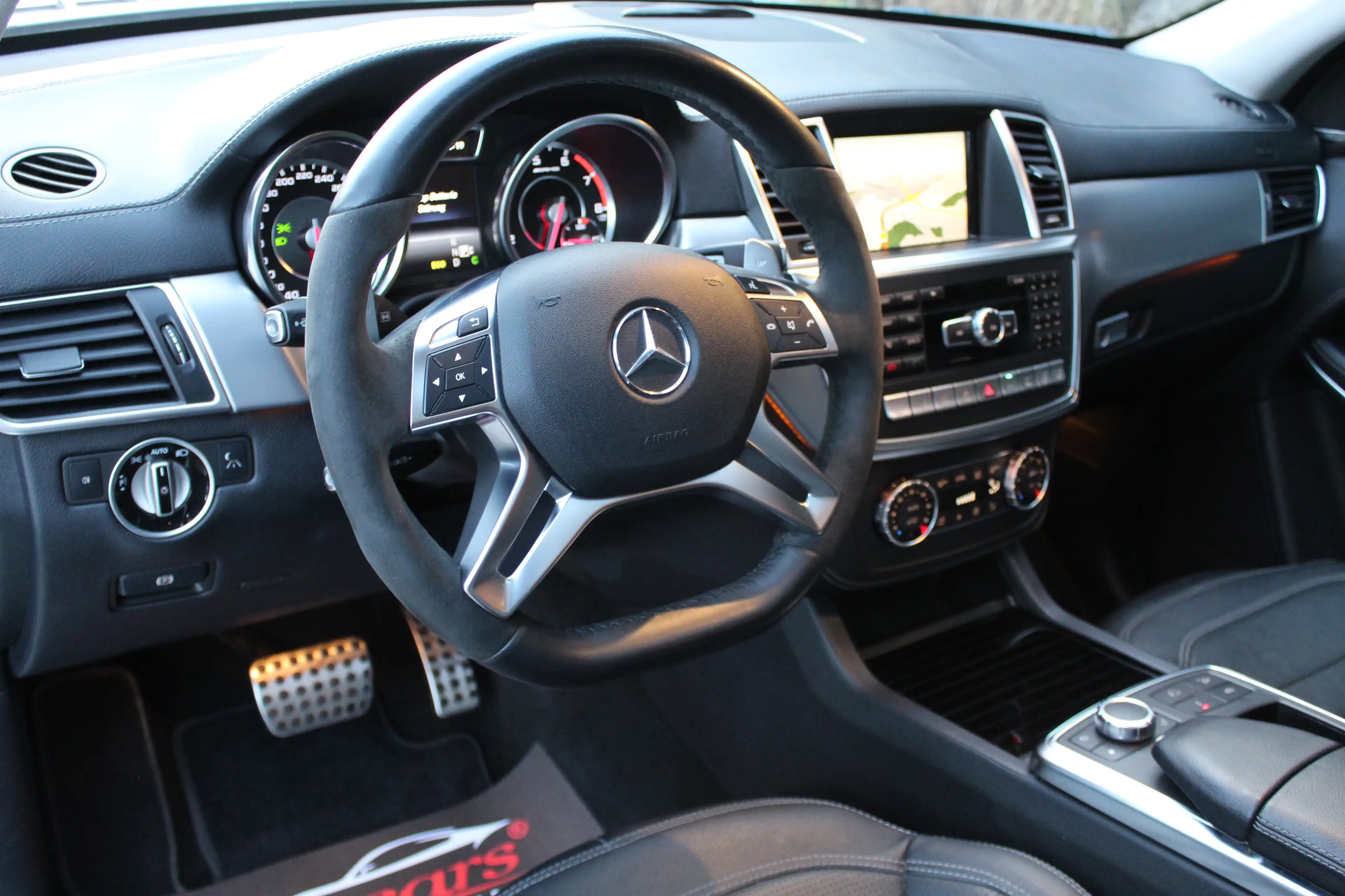 Mercedes-Benz GL 63 AMG GL 63 AMG 4Matic Aut 7SITZ*PANO*AHK*VOll* — photo 8