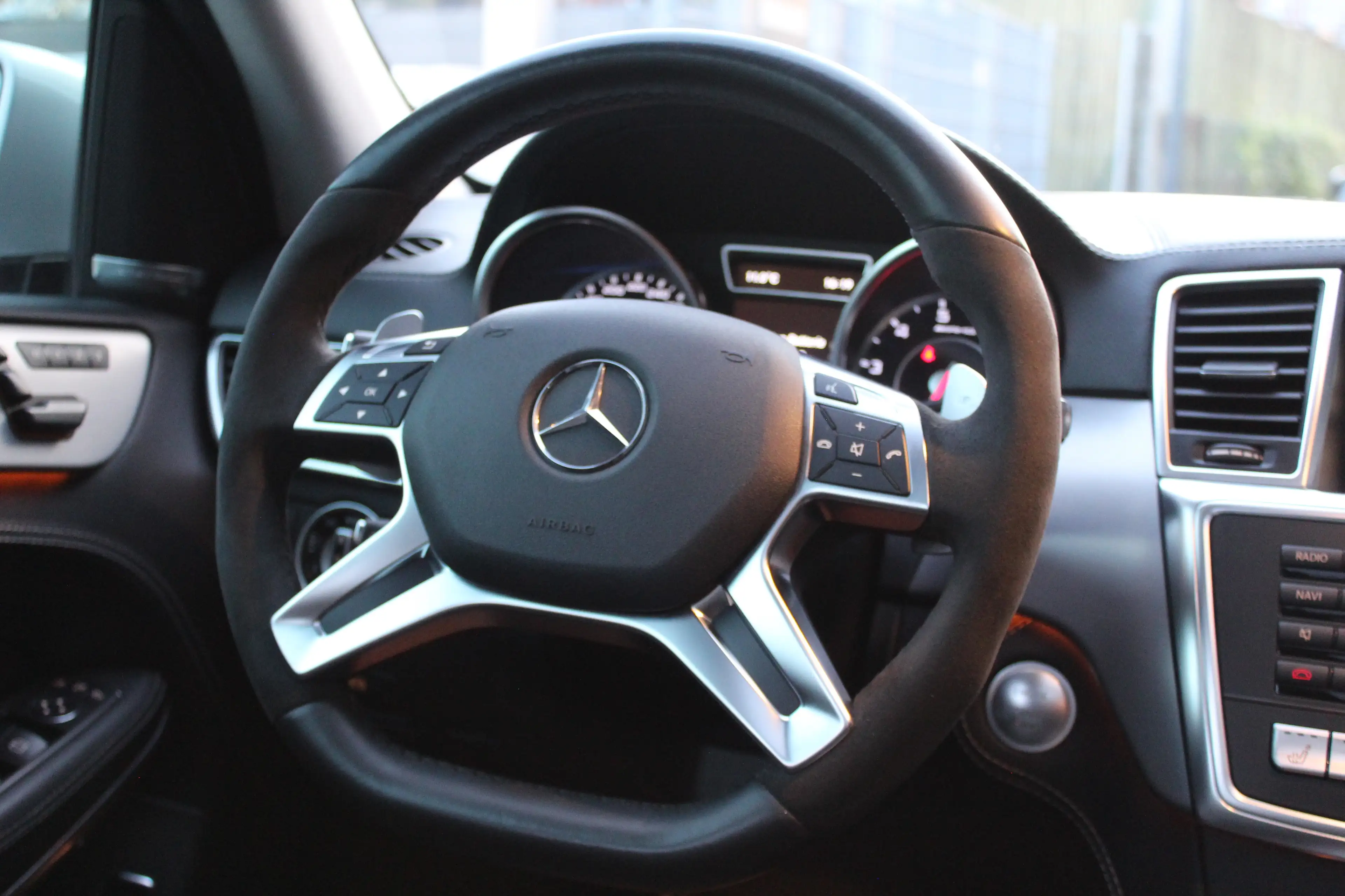 Mercedes-Benz GL 63 AMG GL 63 AMG 4Matic Aut 7SITZ*PANO*AHK*VOll* — photo 9