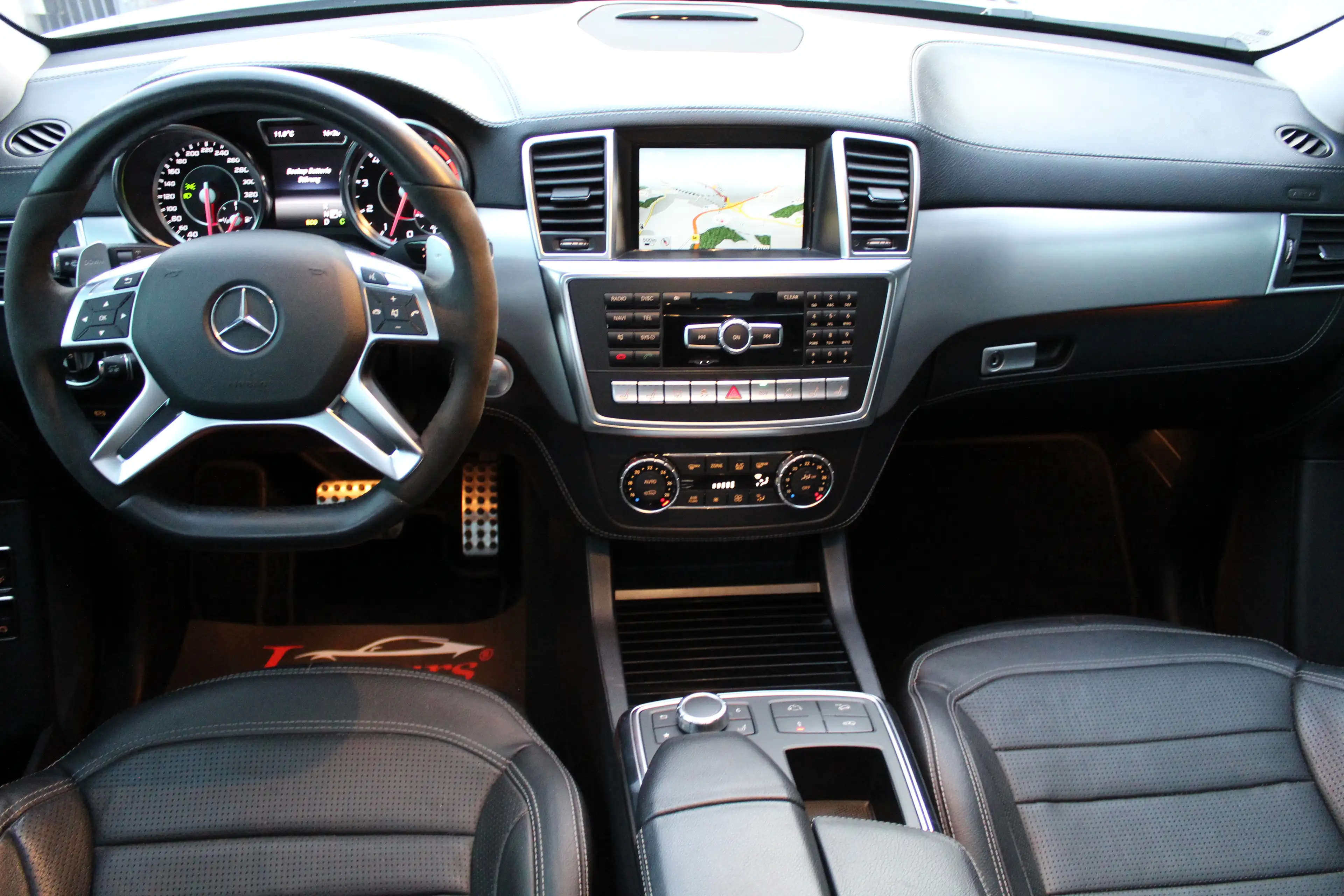 Mercedes-Benz GL 63 AMG GL 63 AMG 4Matic Aut 7SITZ*PANO*AHK*VOll* — photo 12