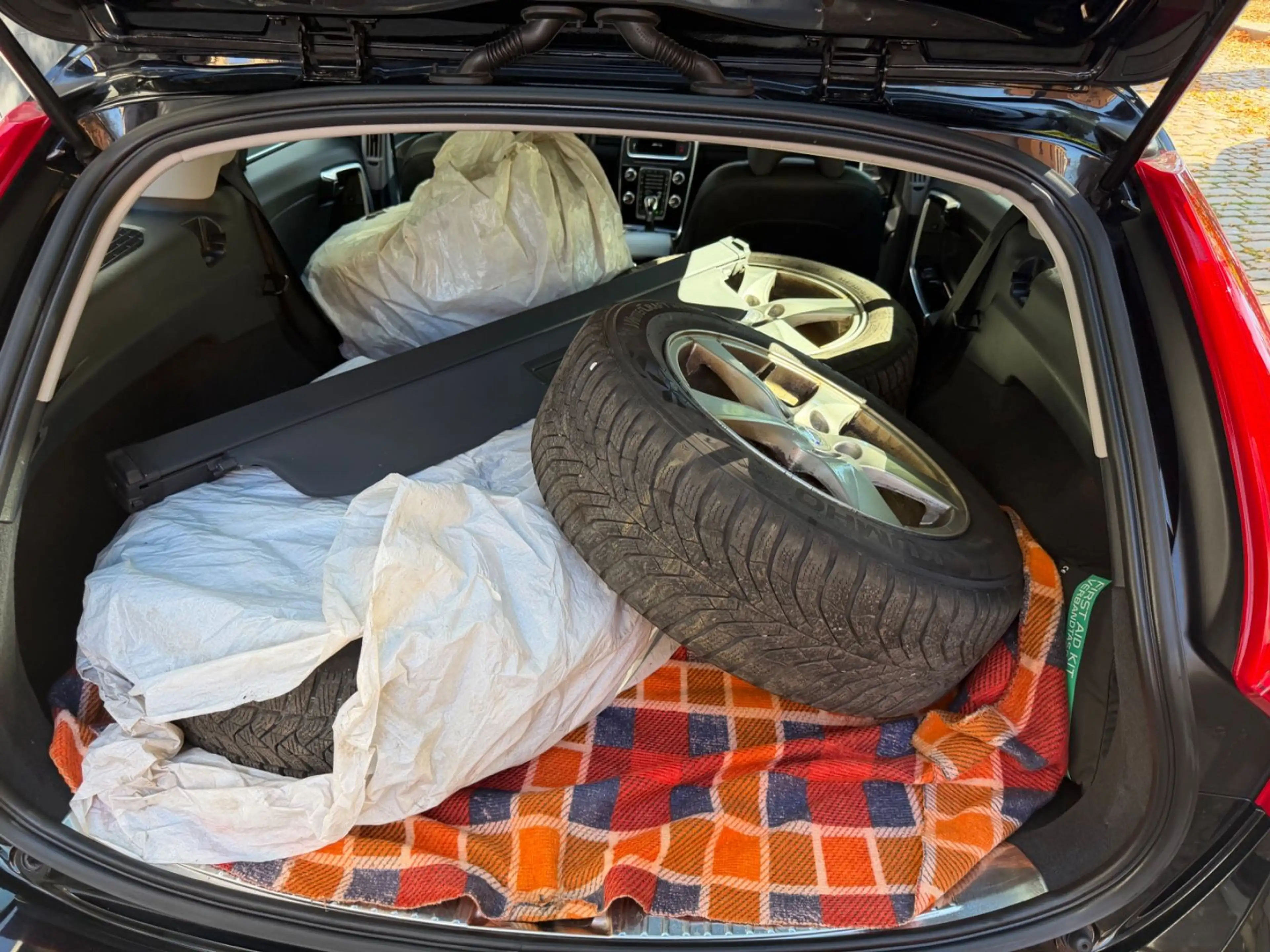 Volvo V60 Kombi Summum Navi leder Kamera ACC — photo 9