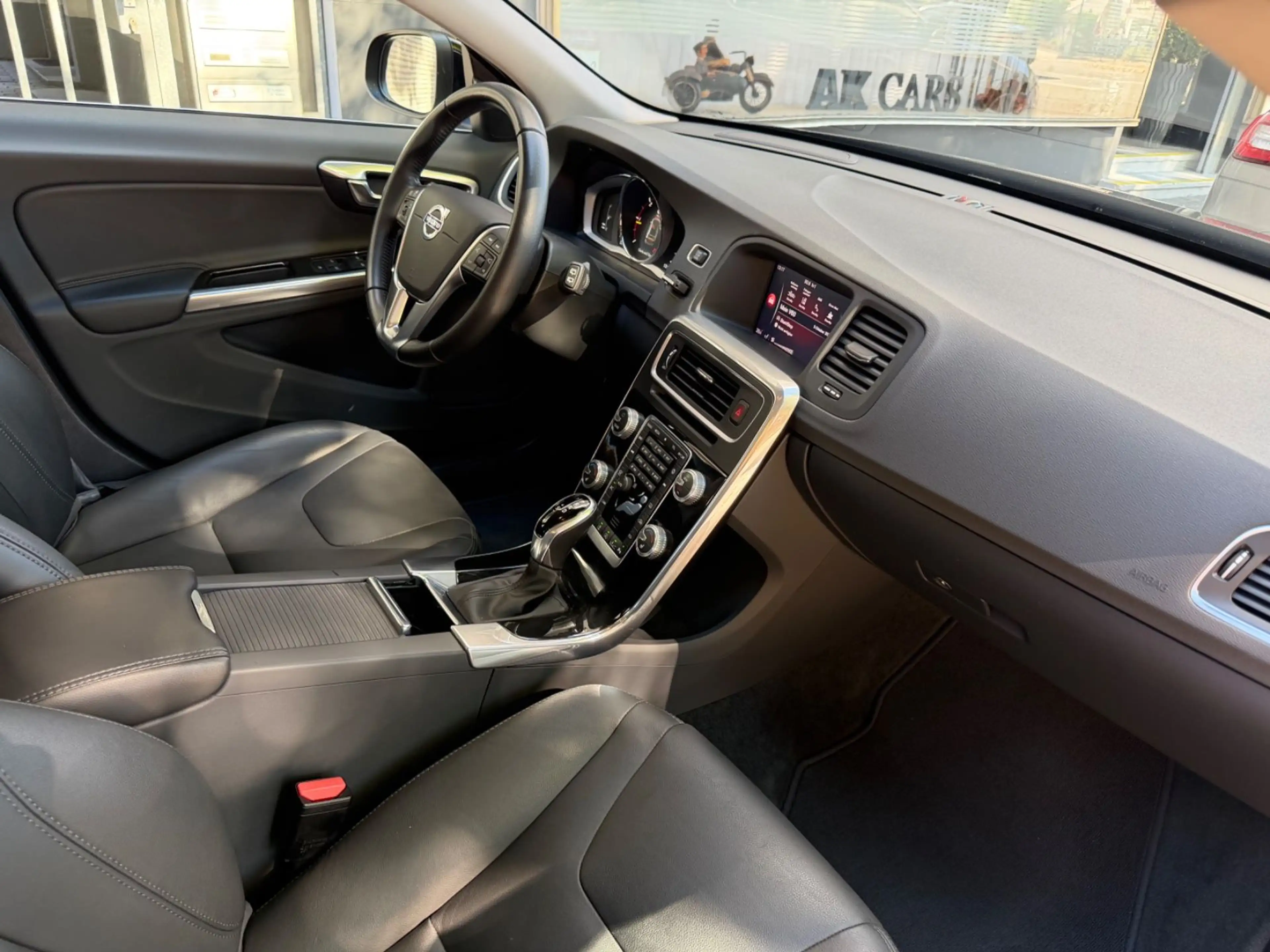 Volvo V60 Kombi Summum Navi leder Kamera ACC — photo 10