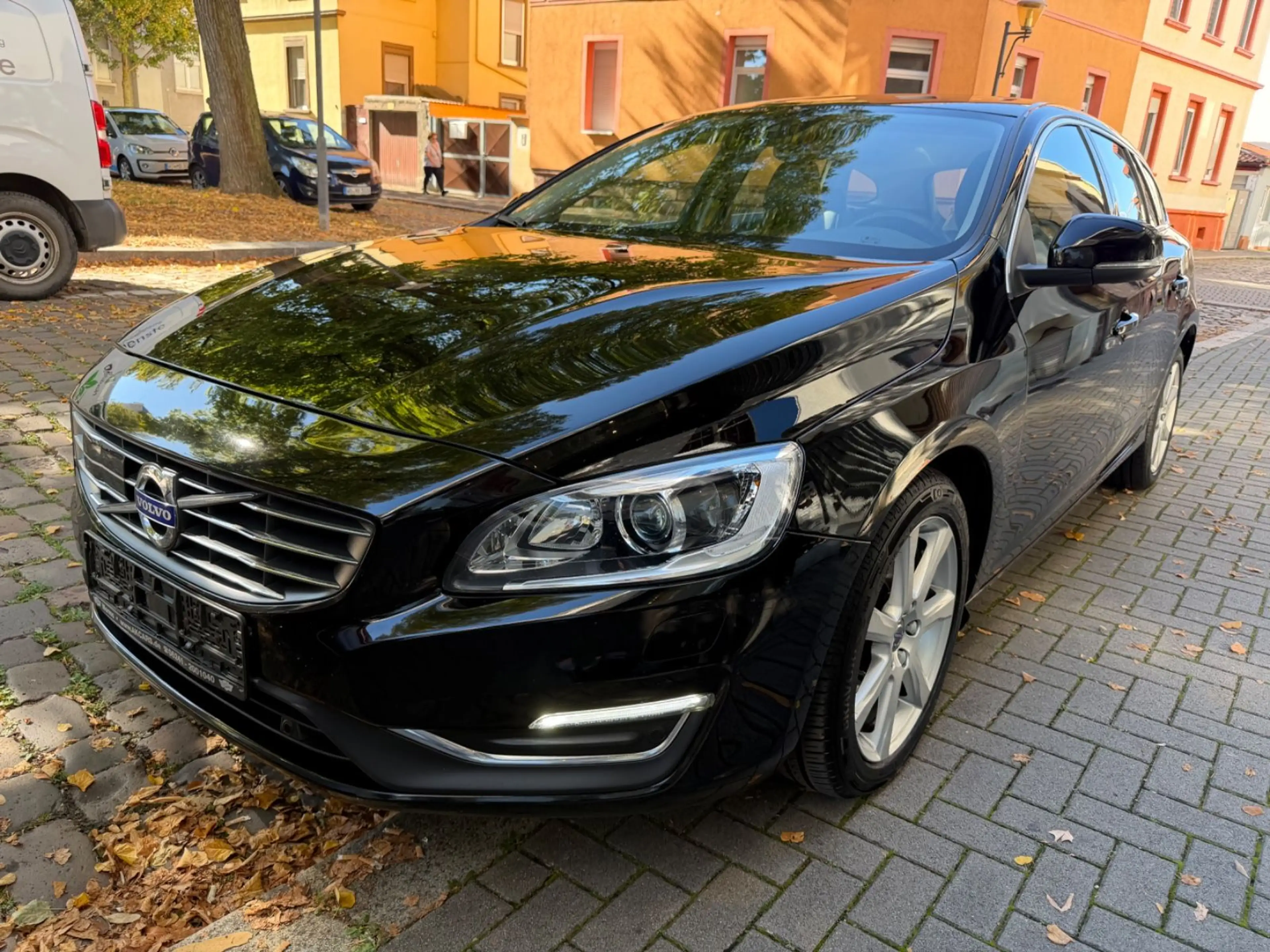 Volvo V60 Kombi Summum Navi leder Kamera ACC — photo 4