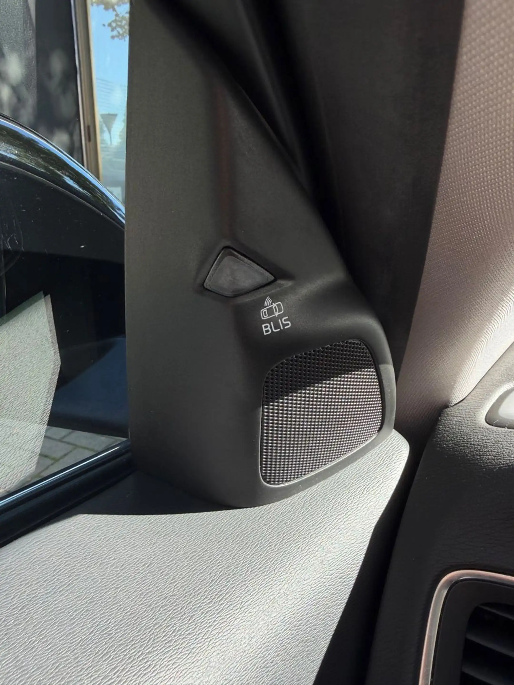 Volvo V60 Kombi Summum Navi leder Kamera ACC — photo 13