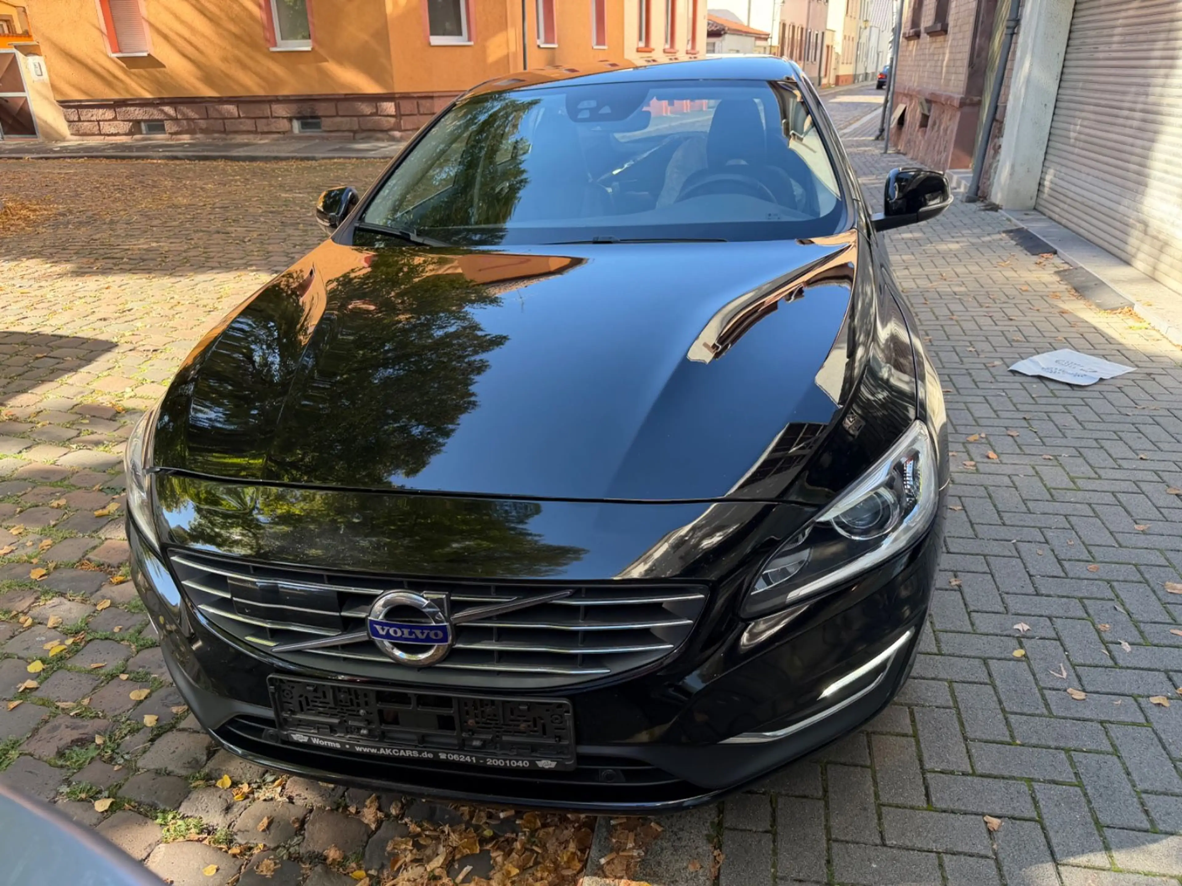 Volvo V60 Kombi Summum Navi leder Kamera ACC — photo 3