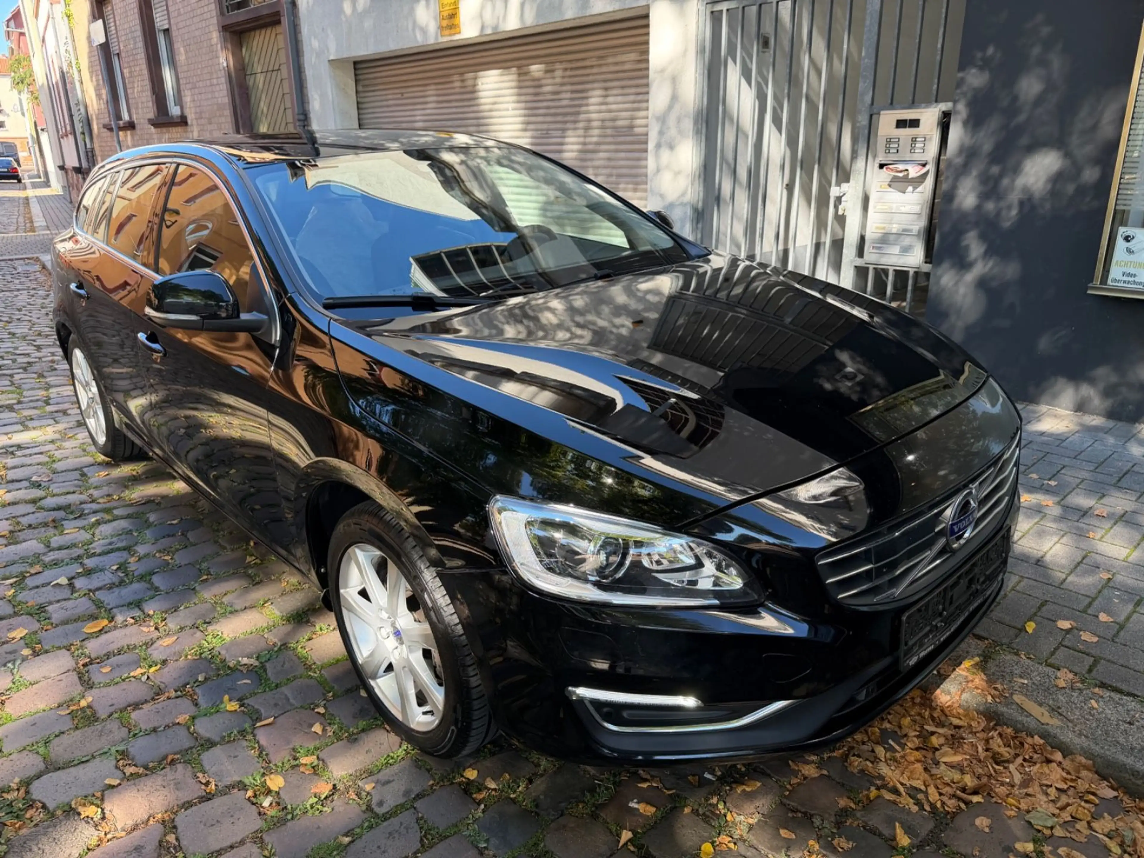 Volvo V60 Kombi Summum Navi leder Kamera ACC